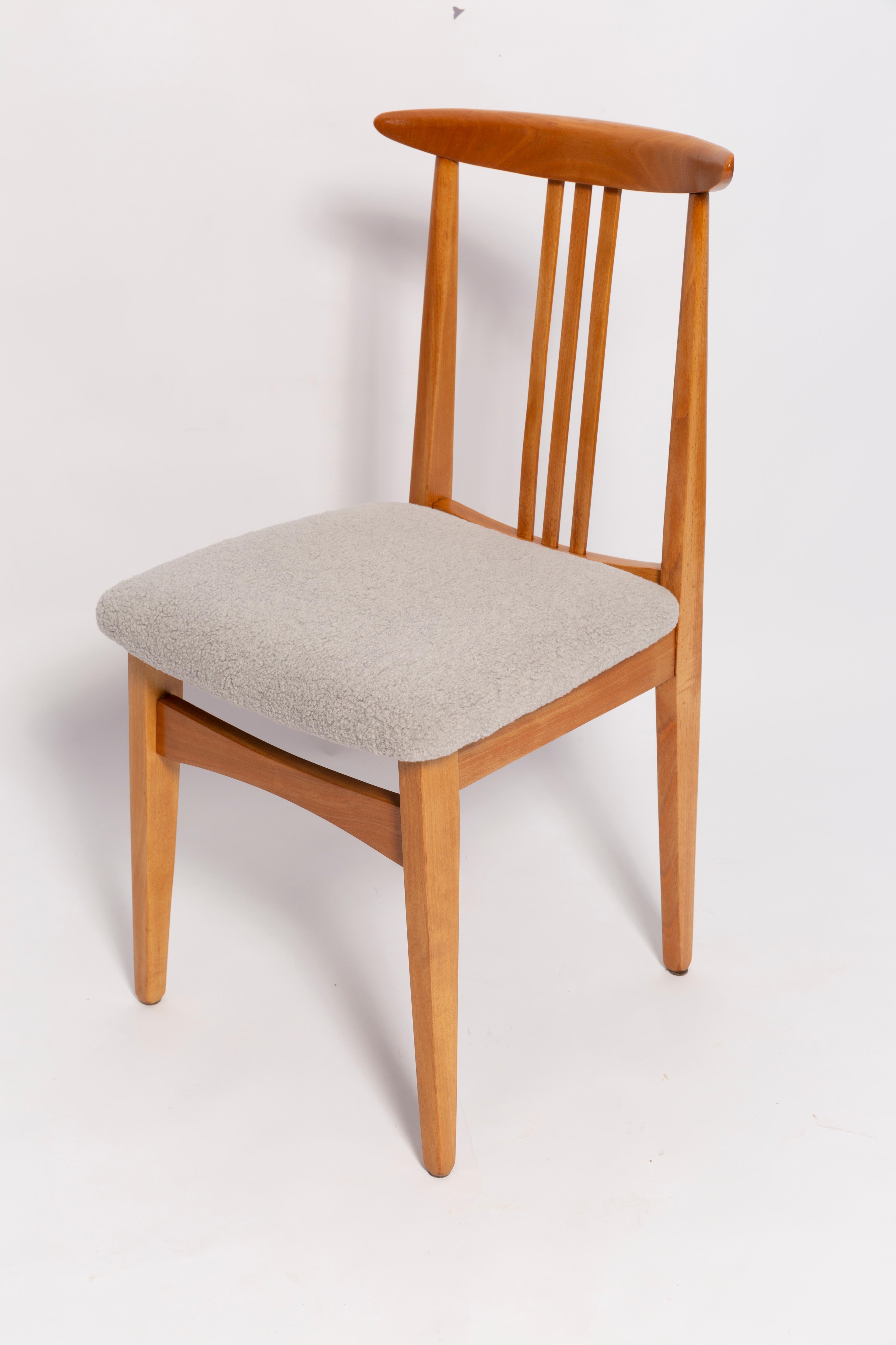 Set of Eight Mid-Century Linen Boucle Chairs, by M. Zielinski, Europe, 1960s For Sale 1