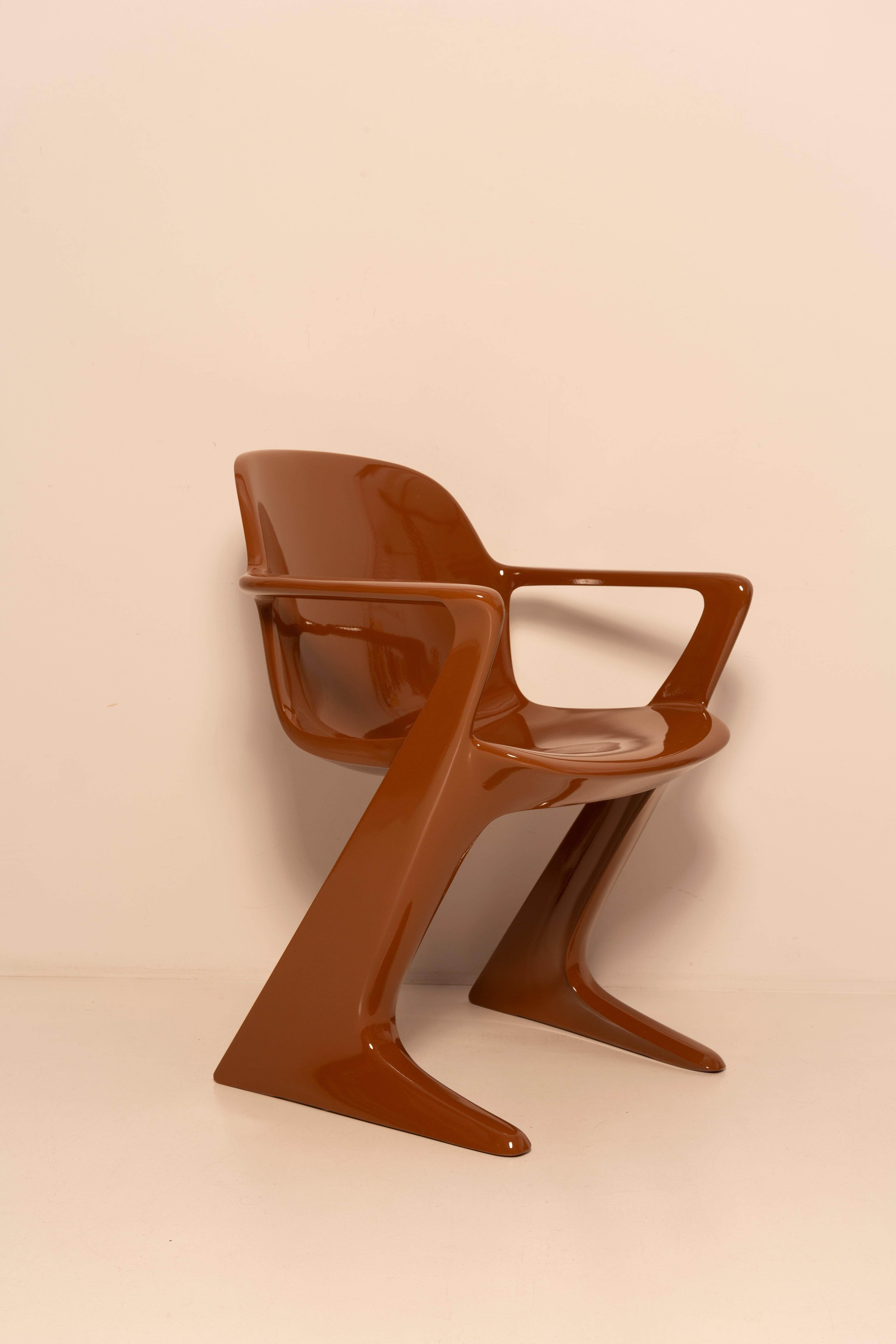 20ième siècle Ensemble de huit chaises Kangourou du milieu du siècle Mocha Pantone, Ernst Moeckl, Allemagne en vente