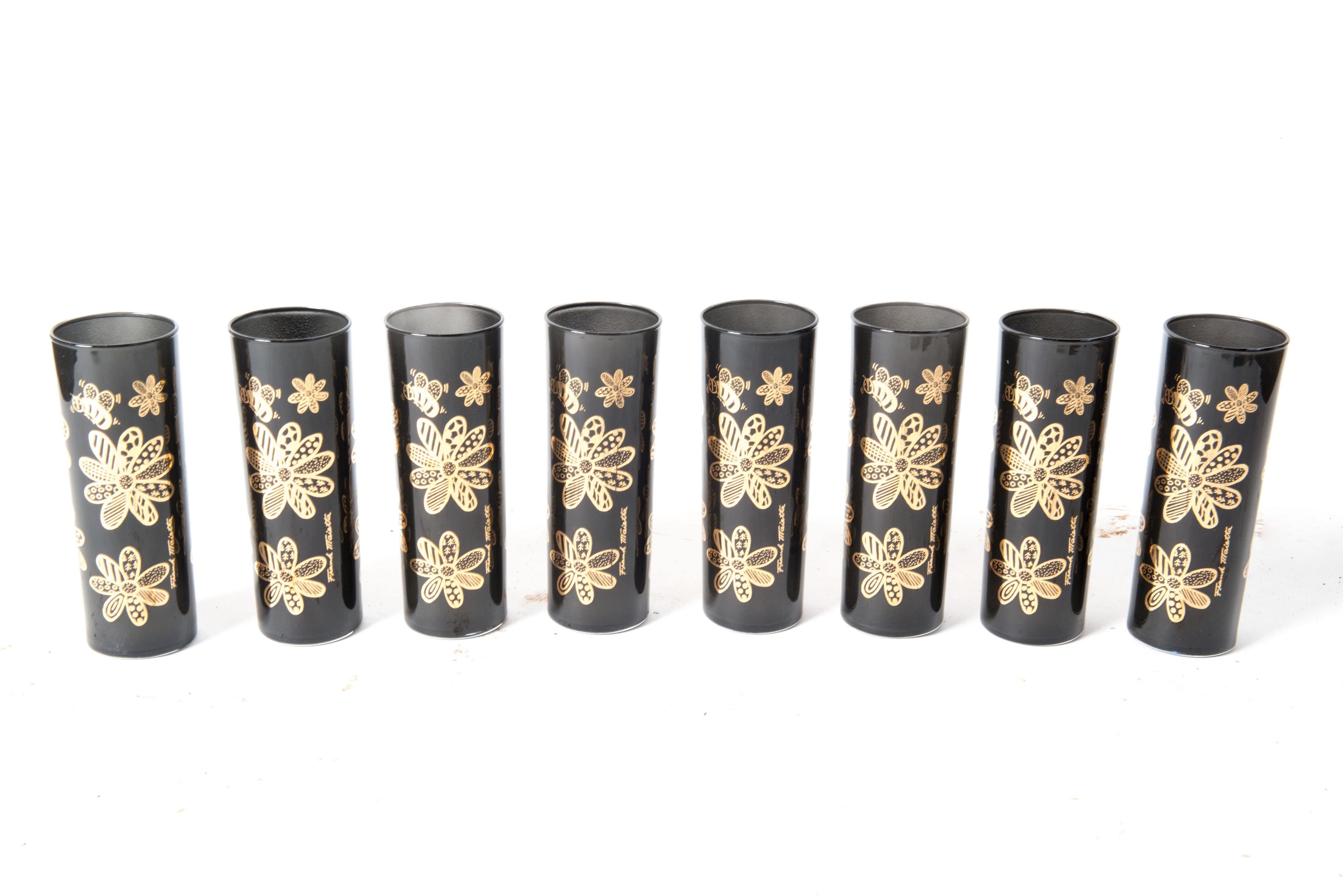 Set von acht Mid-Century Modern Gläsern in Schwarz und Gold mit Gänseblümchenmotiven (amerikanisch) im Angebot