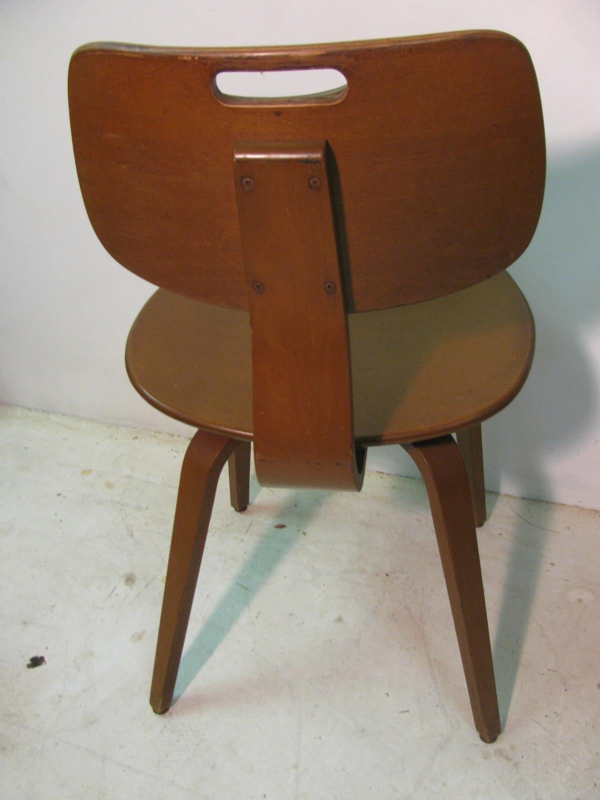 American Set of Eight Mid-Century Modern Dining Chairs by Thonet