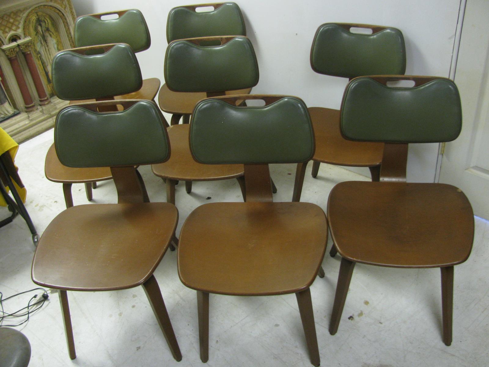 Mid-20th Century Set of Eight Mid-Century Modern Dining Chairs by Thonet