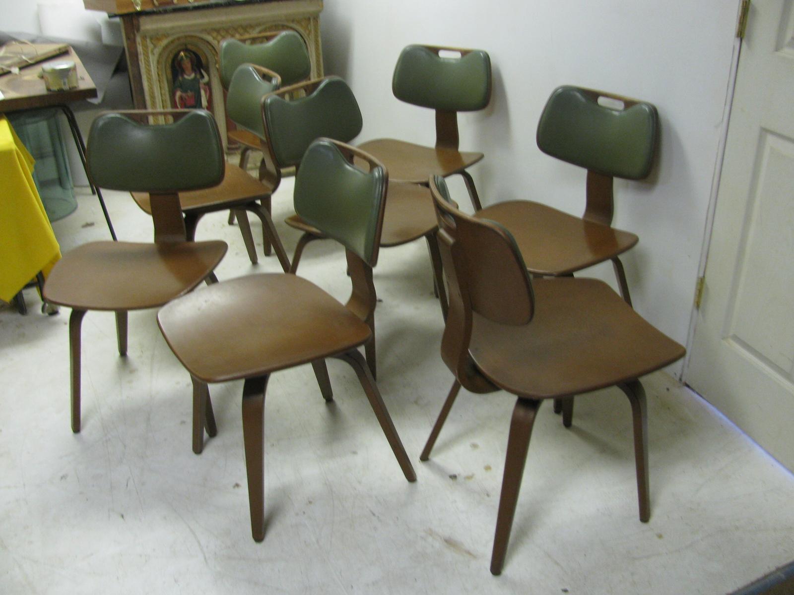 Maple Set of Eight Mid-Century Modern Dining Chairs by Thonet