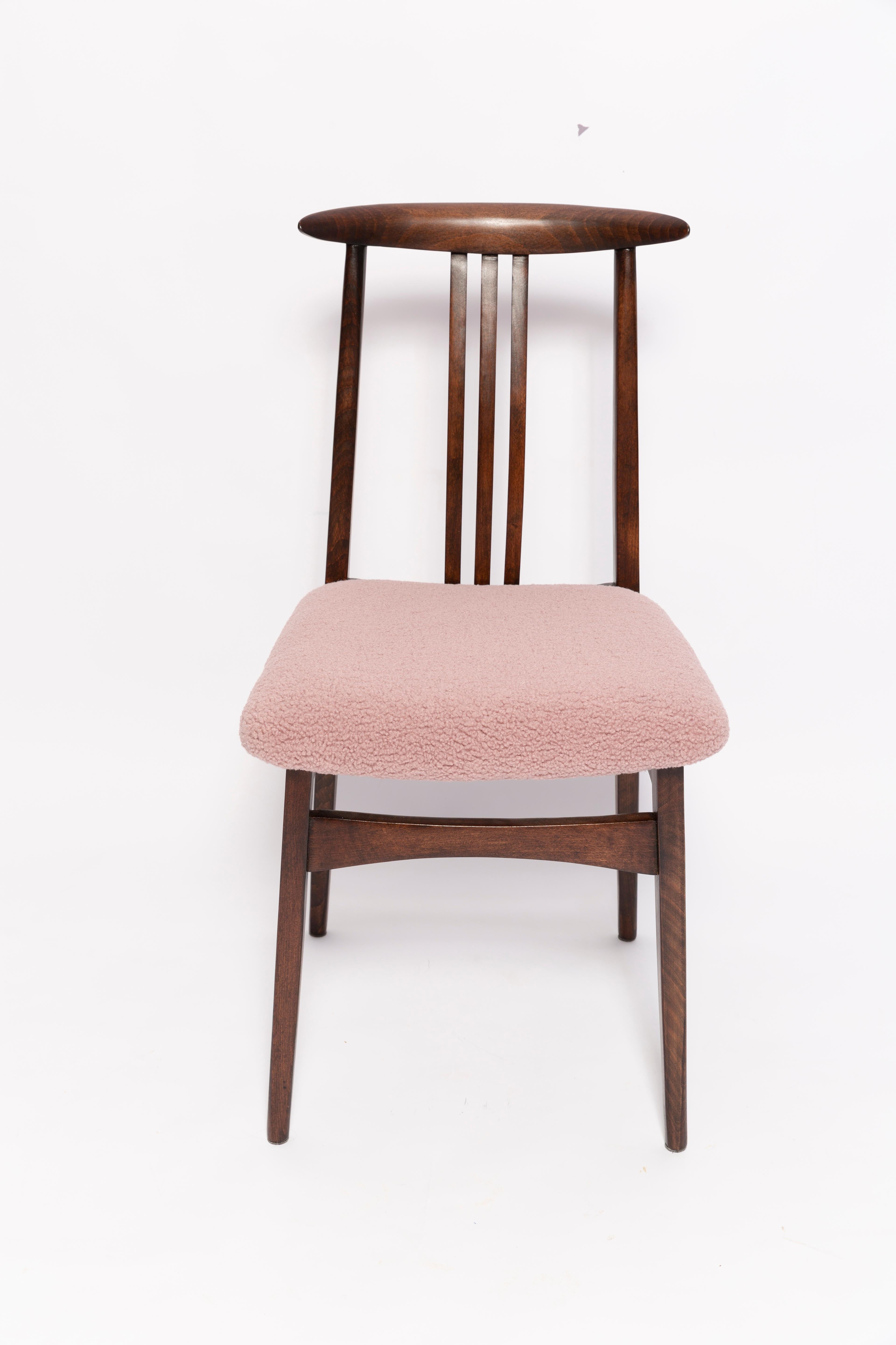 Polonais Ensemble de huit chaises rose poudré bouclé du milieu du siècle par M. Zielinski, Europe, années 1960 en vente