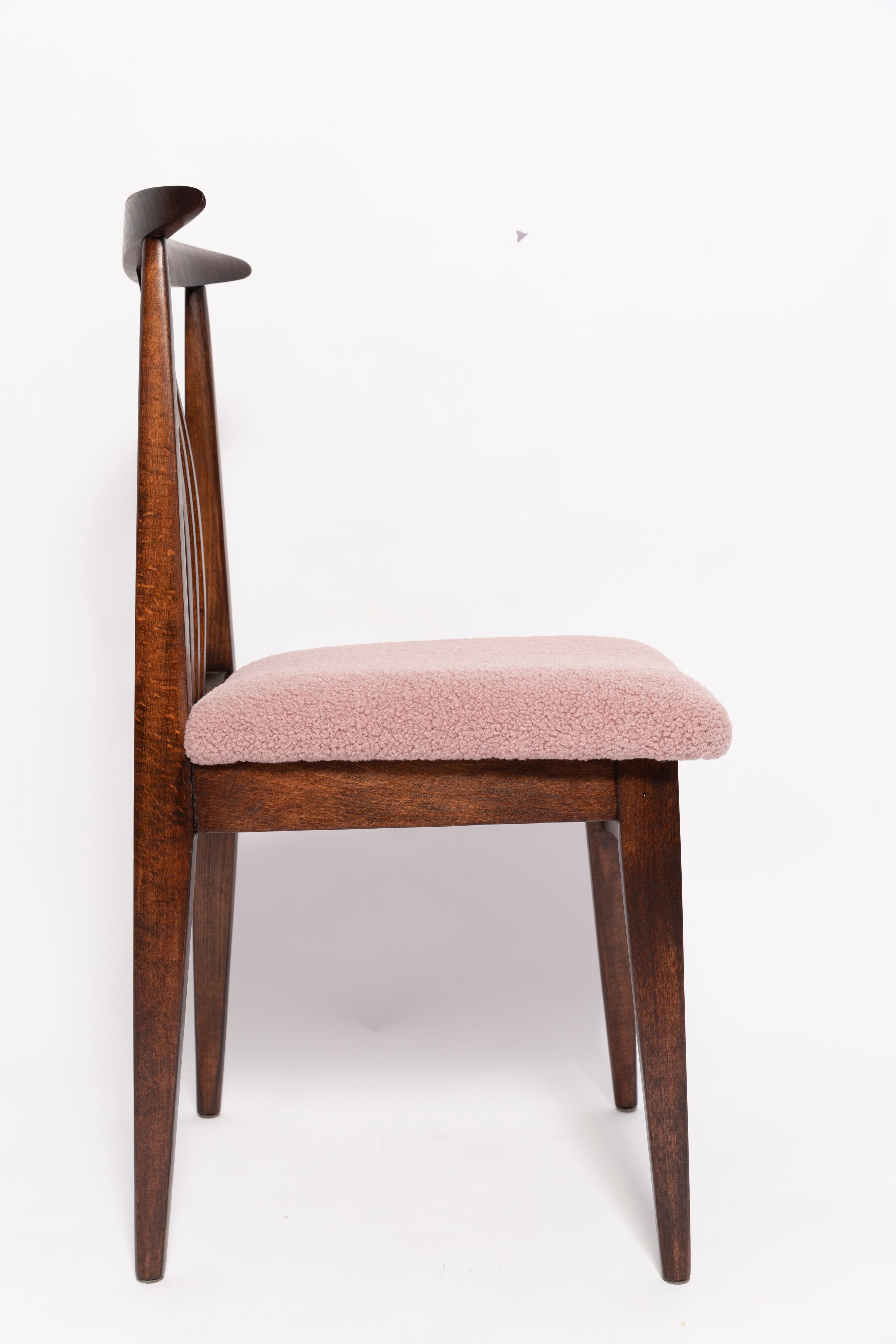 Fatto a mano Set di otto sedie di metà secolo in bouclé rosa di M. Zielinski, Europa, anni '60 in vendita