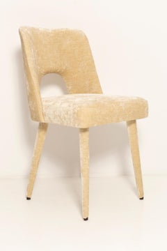 Set di otto sedie miste a conchiglia di metà secolo, tessuti di Pierre Frey, anni '60