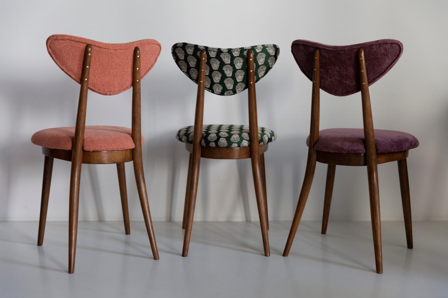 Set of Eight Midcentury Violet Velvet, Walnut Wood Heart Chairs, Europe, 1960 In Excellent Condition For Sale In 05-080 Hornowek, PL