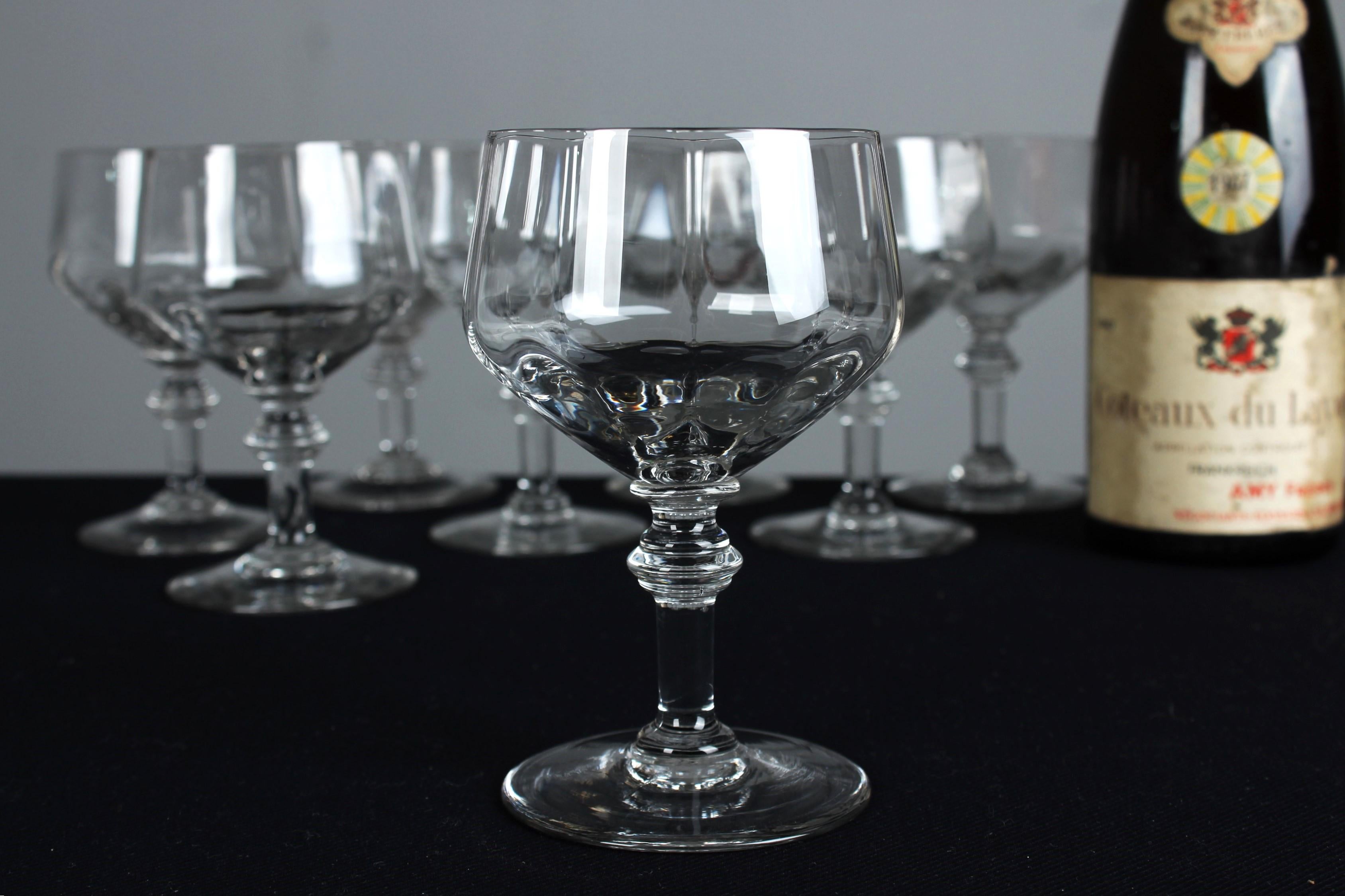 Mid-Century Modern Set Of Eight Mid Century Wine Glasses, France, 1940s, 14 cm For Sale