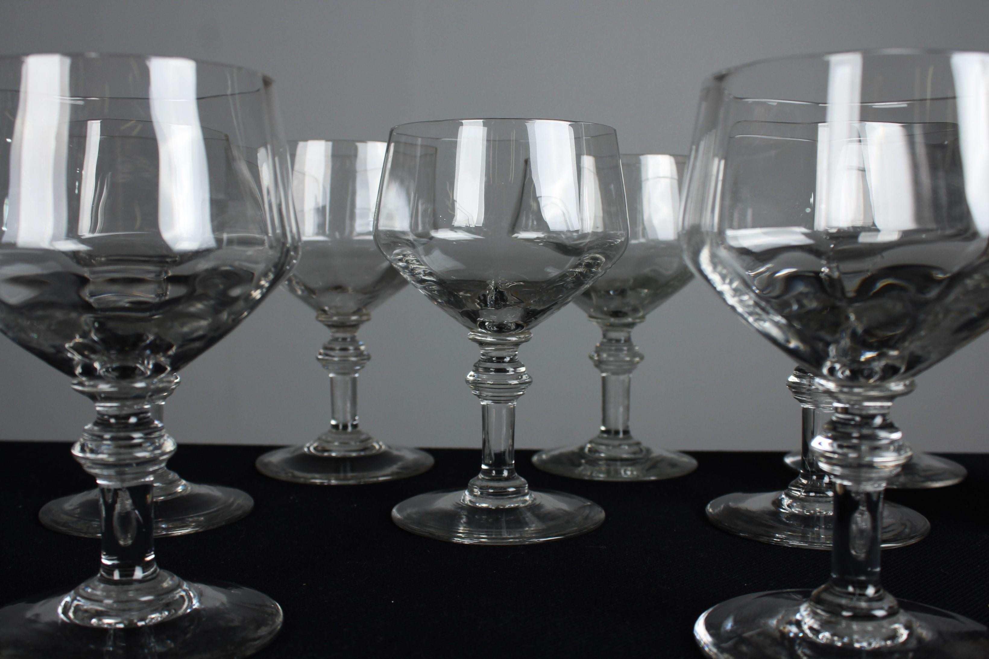 French Set Of Eight Mid Century Wine Glasses, France, 1940s, 14 cm For Sale