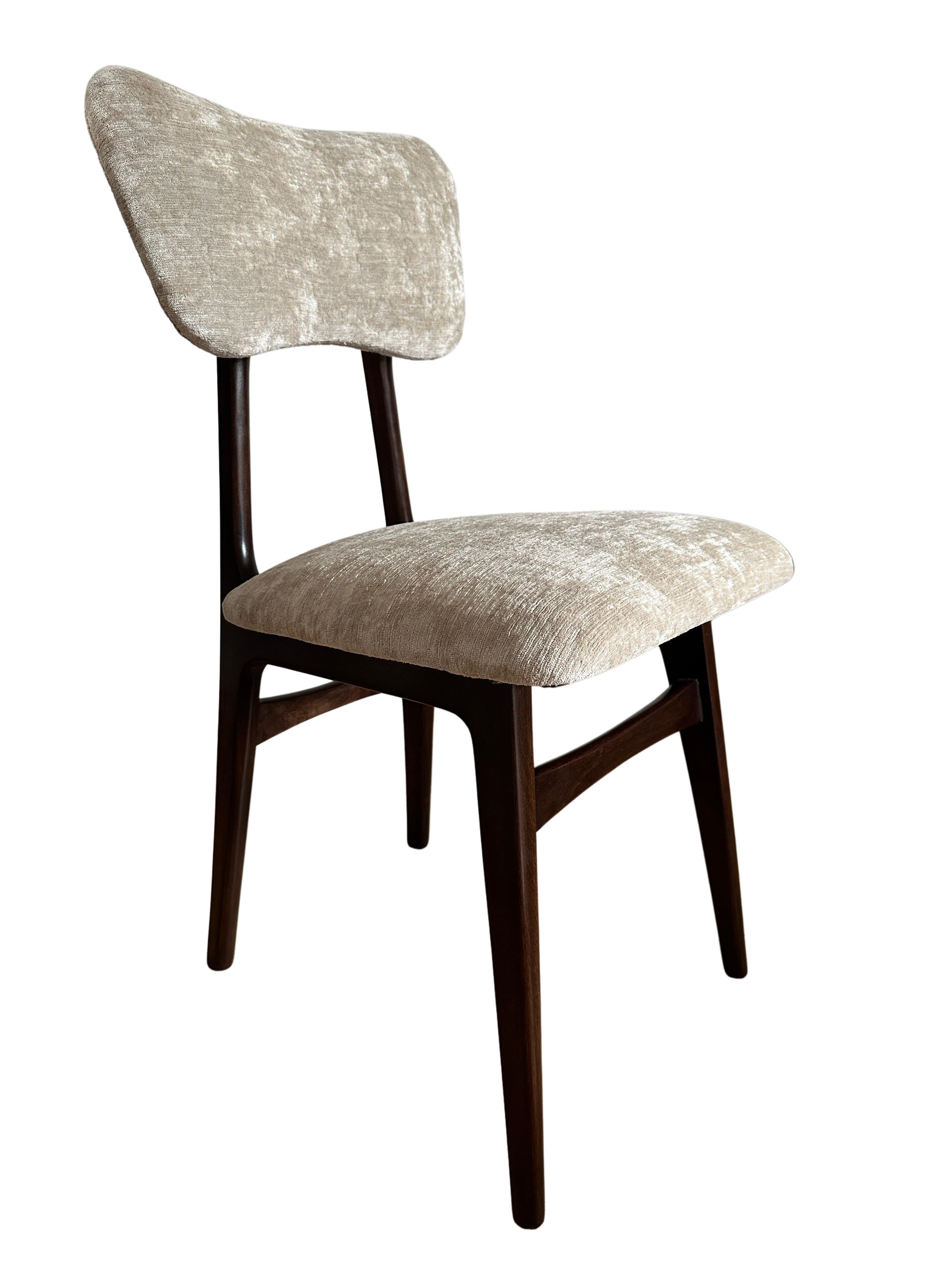 Set of Eight Midcentury Butterfly Dining Chairs, in Beige Velvet, Europe, 1960s For Sale 3