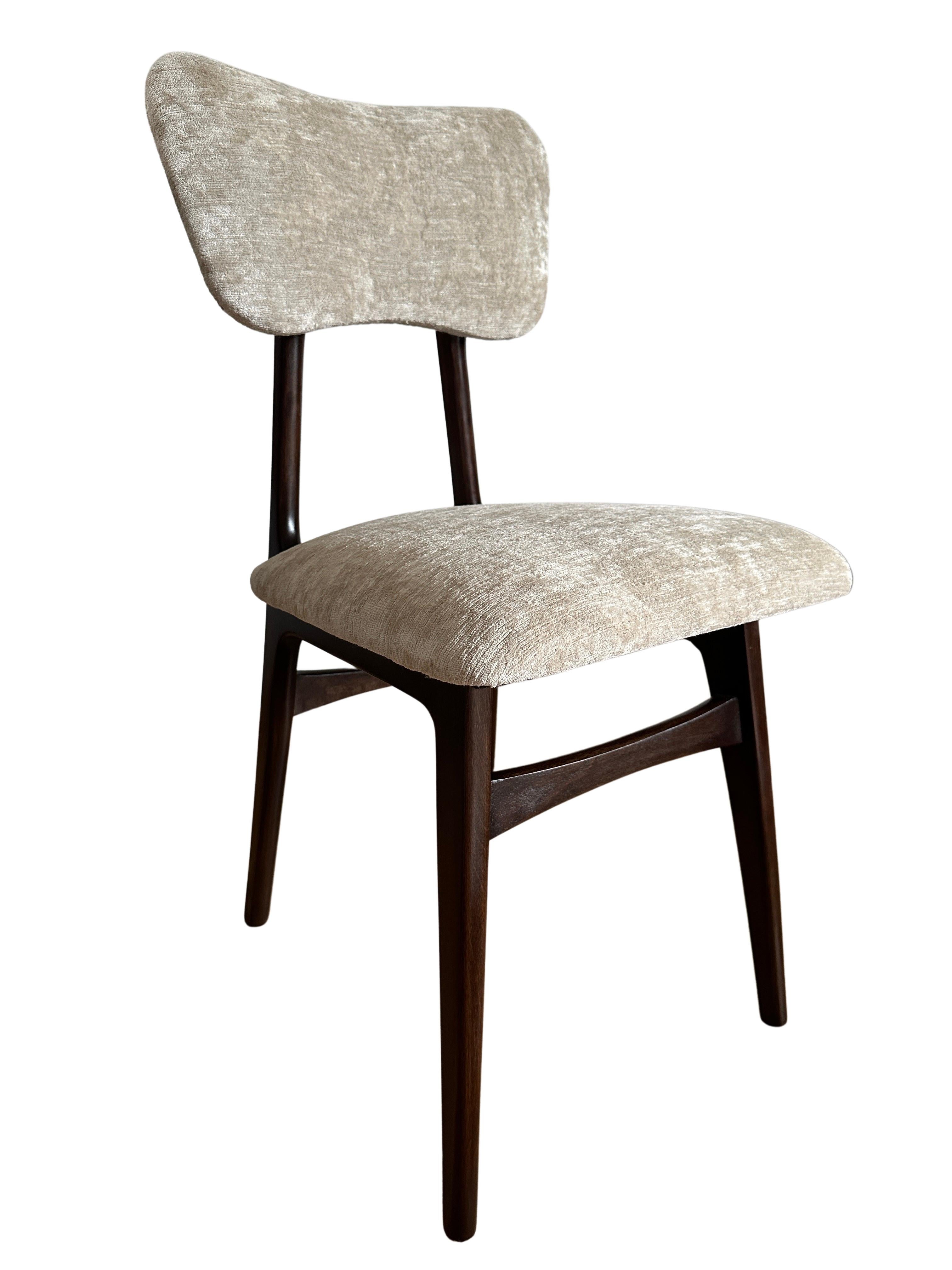 Set of Eight Midcentury Butterfly Dining Chairs, in Beige Velvet, Europe, 1960s For Sale 4