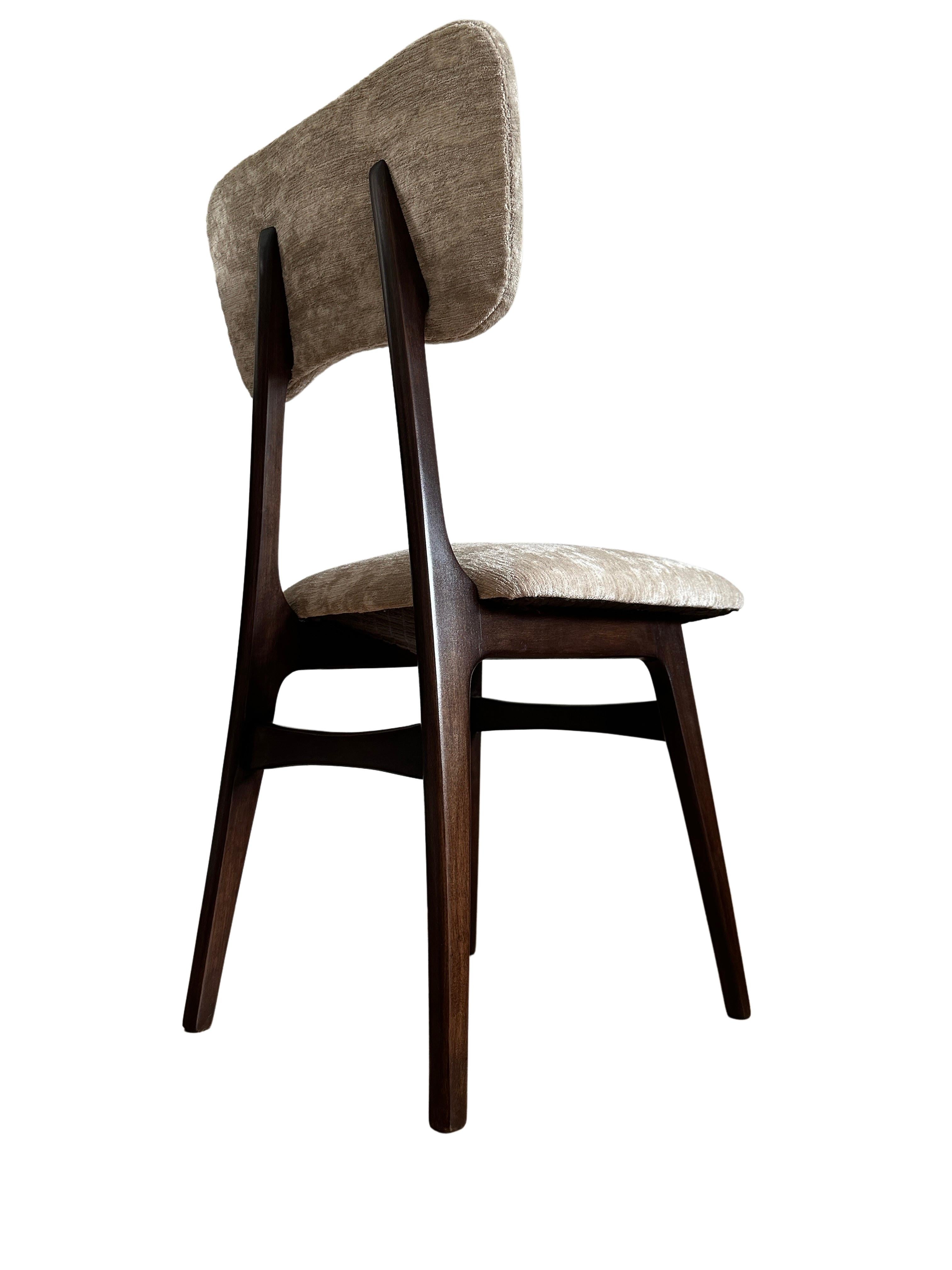 Hand-Crafted Set of Eight Midcentury Butterfly Dining Chairs, in Beige Velvet, Europe, 1960s For Sale