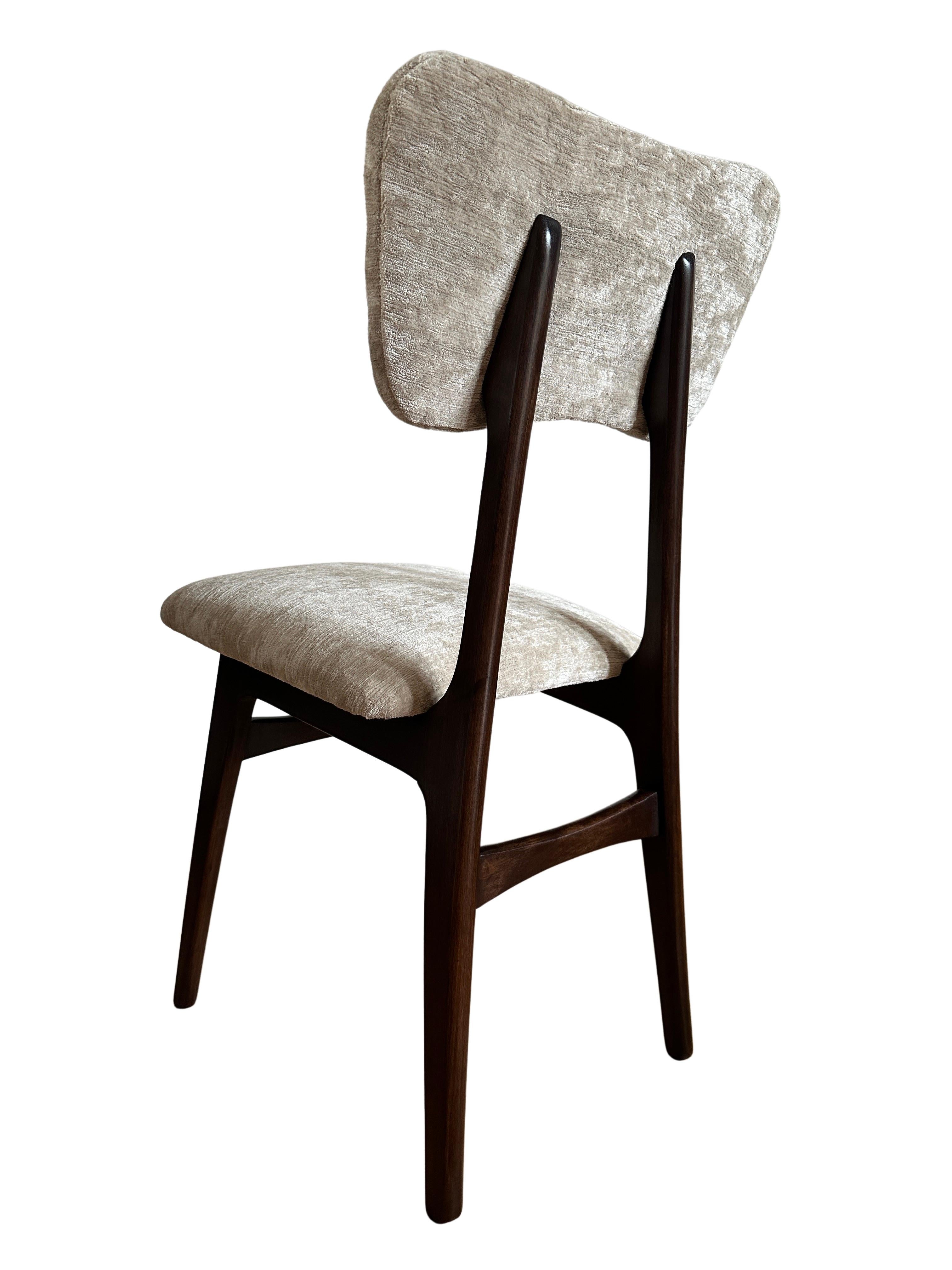 Set of Eight Midcentury Butterfly Dining Chairs, in Beige Velvet, Europe, 1960s In Excellent Condition For Sale In WARSZAWA, 14