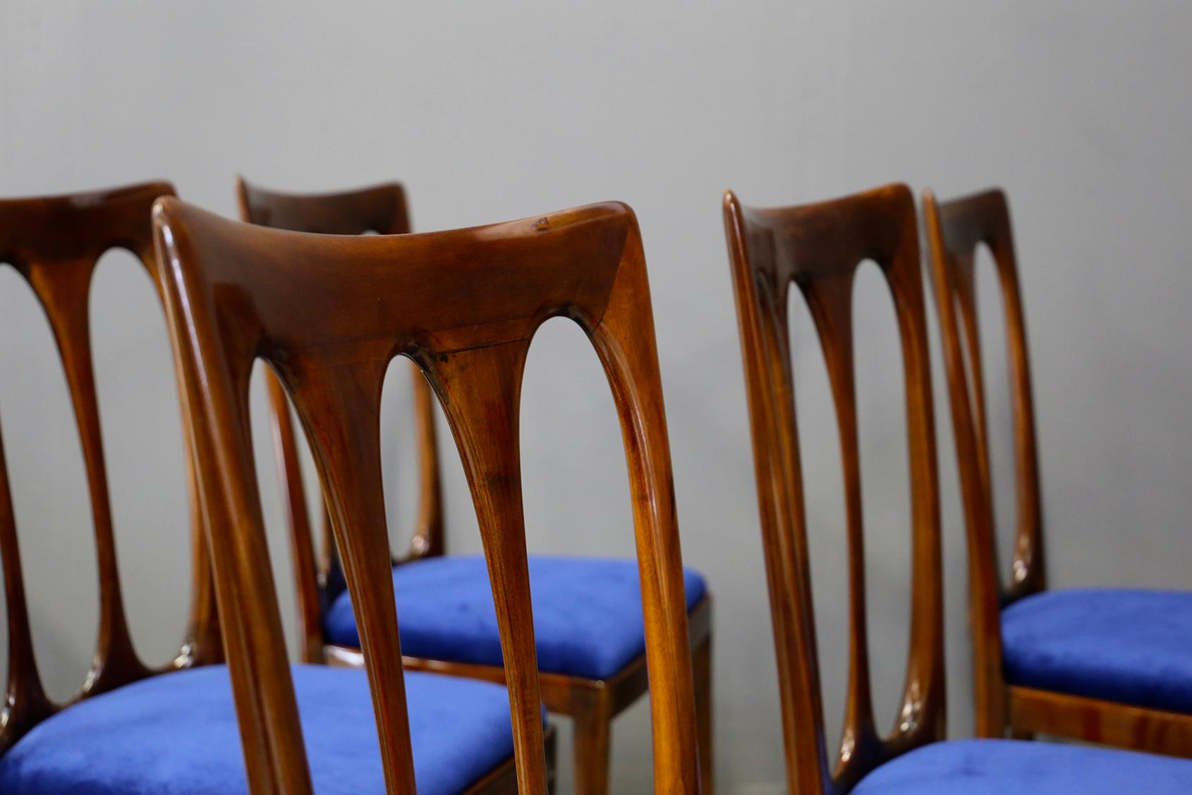 Set of Eight Midcentury Chairs by William Ulrich Restored in Blue Velvet, 1950s In Good Condition In Milano, IT