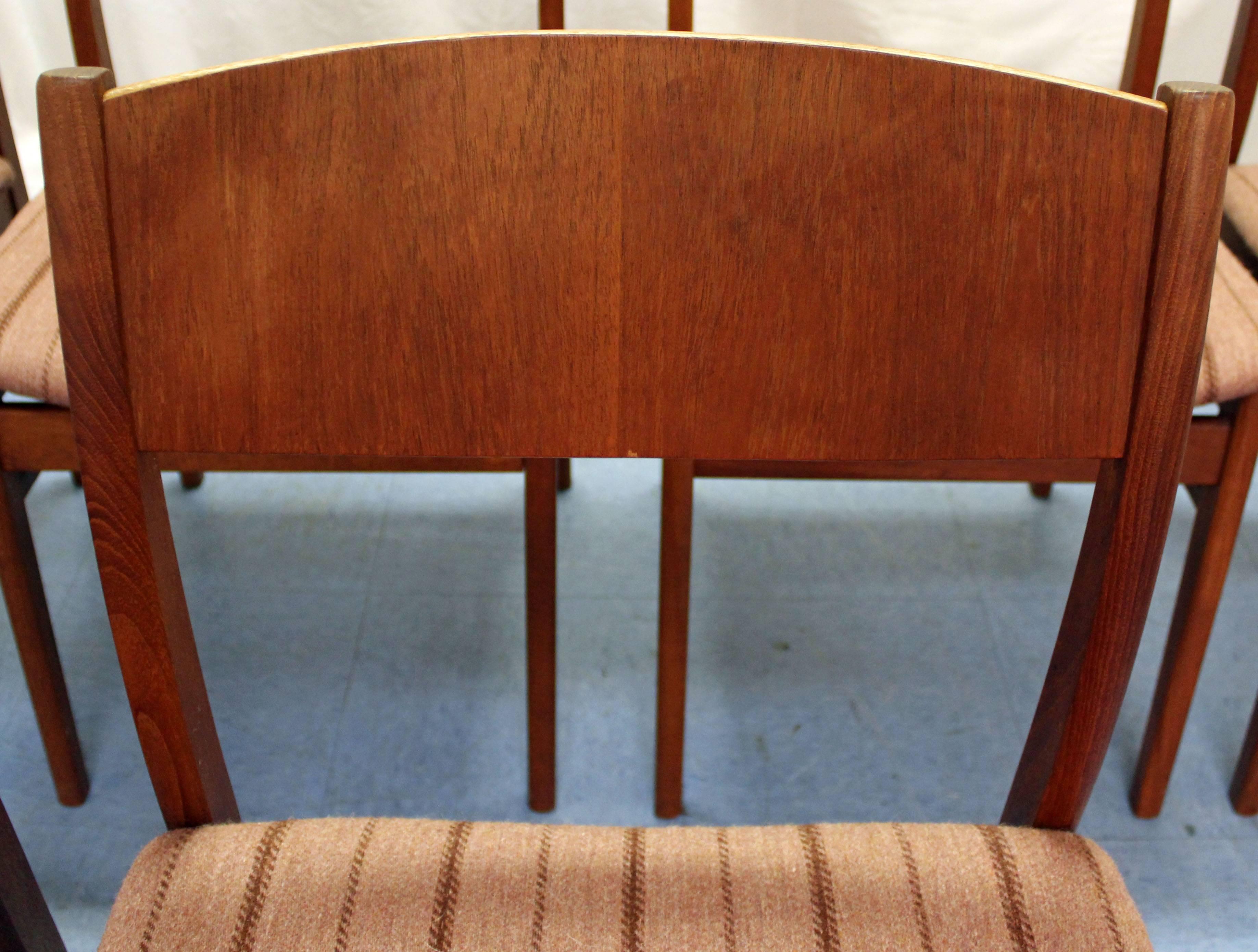 Set of Eight Midcentury Danish Modern Teak Side Dining Chairs In Good Condition In Wilmington, DE