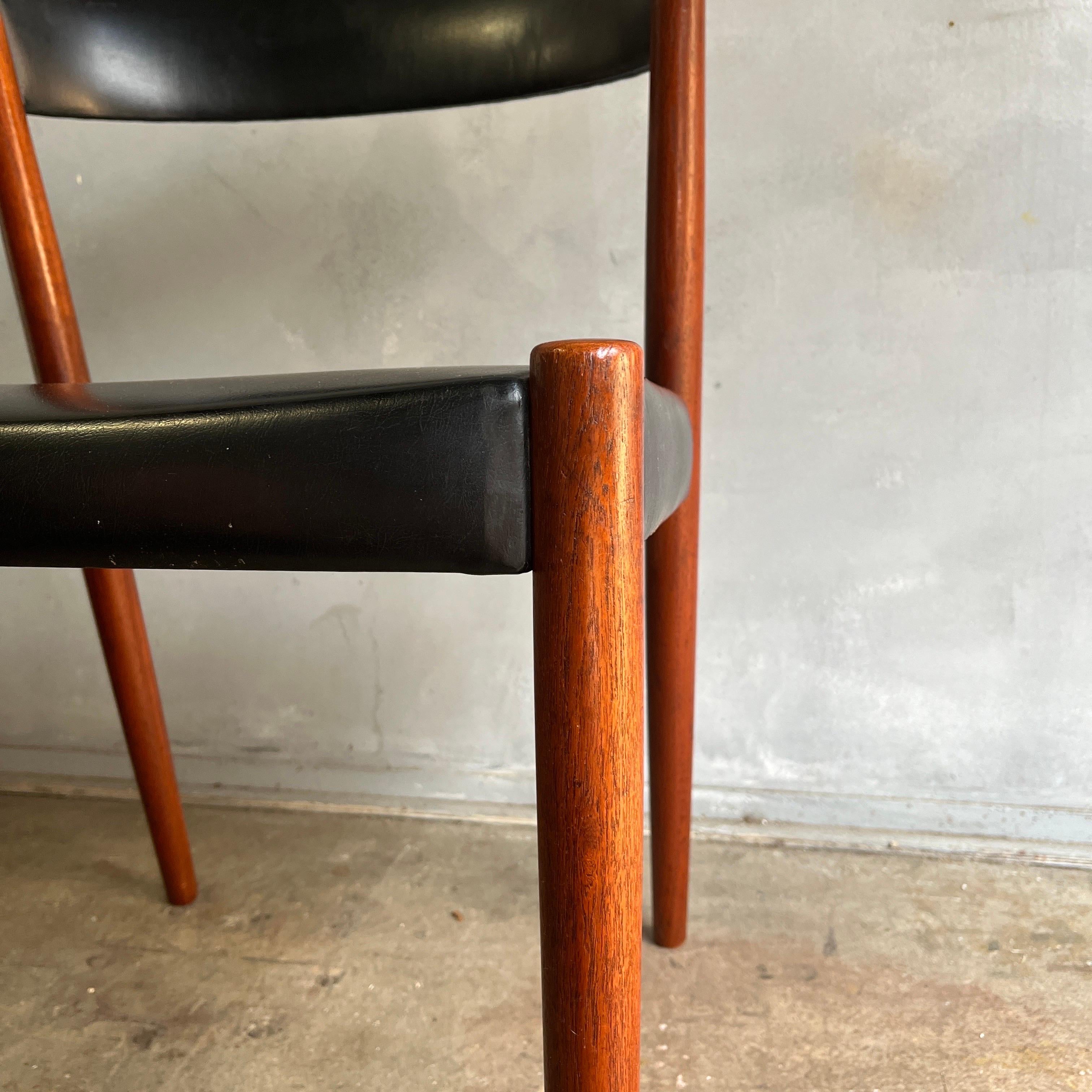 Set of Eight Midcentury Danish Teak Curved Back Dining Chairs In Good Condition In BROOKLYN, NY