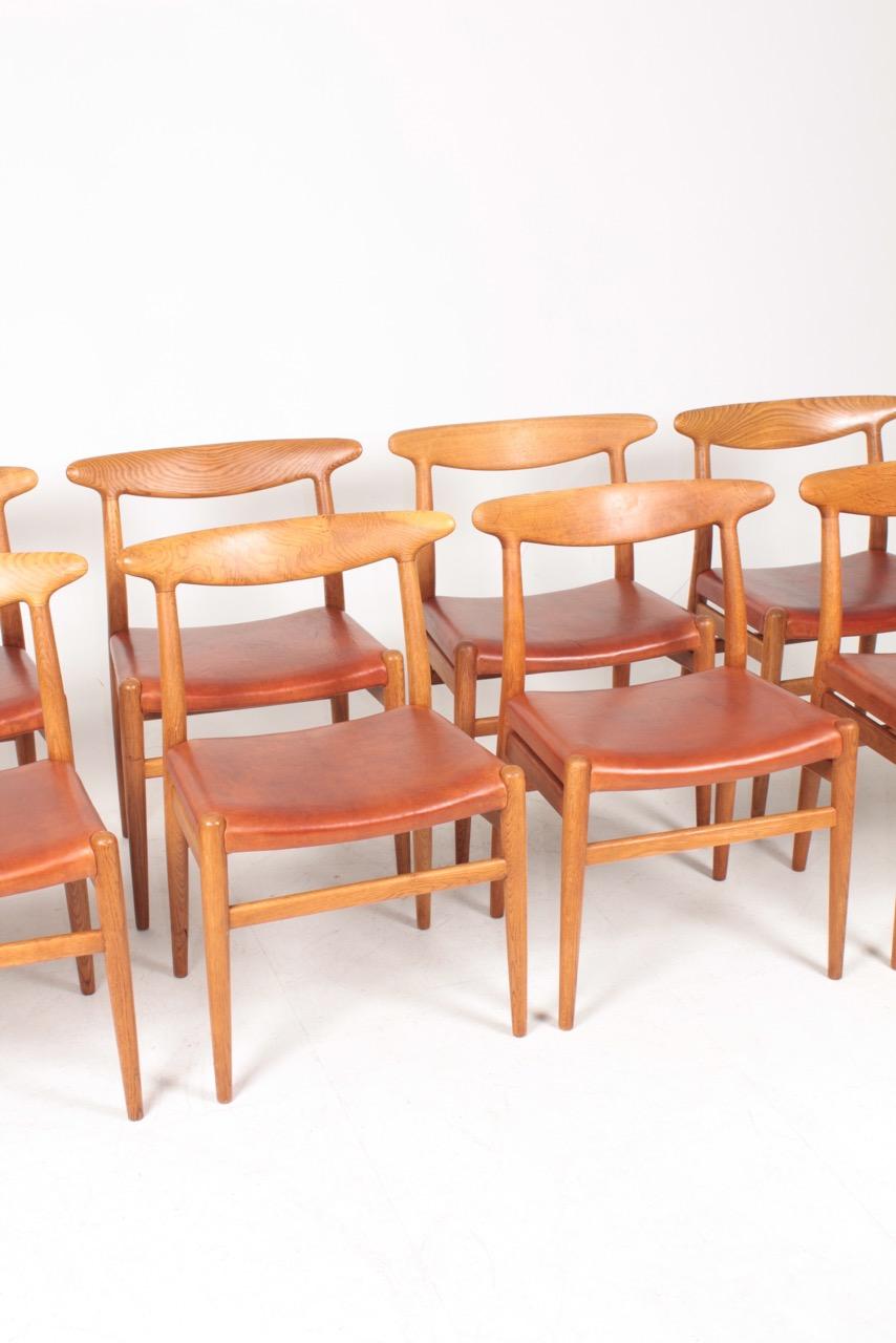 Danish Set of Eight Midcentury Side Chairs in Oak and Patinated Leather by Hans Wegner