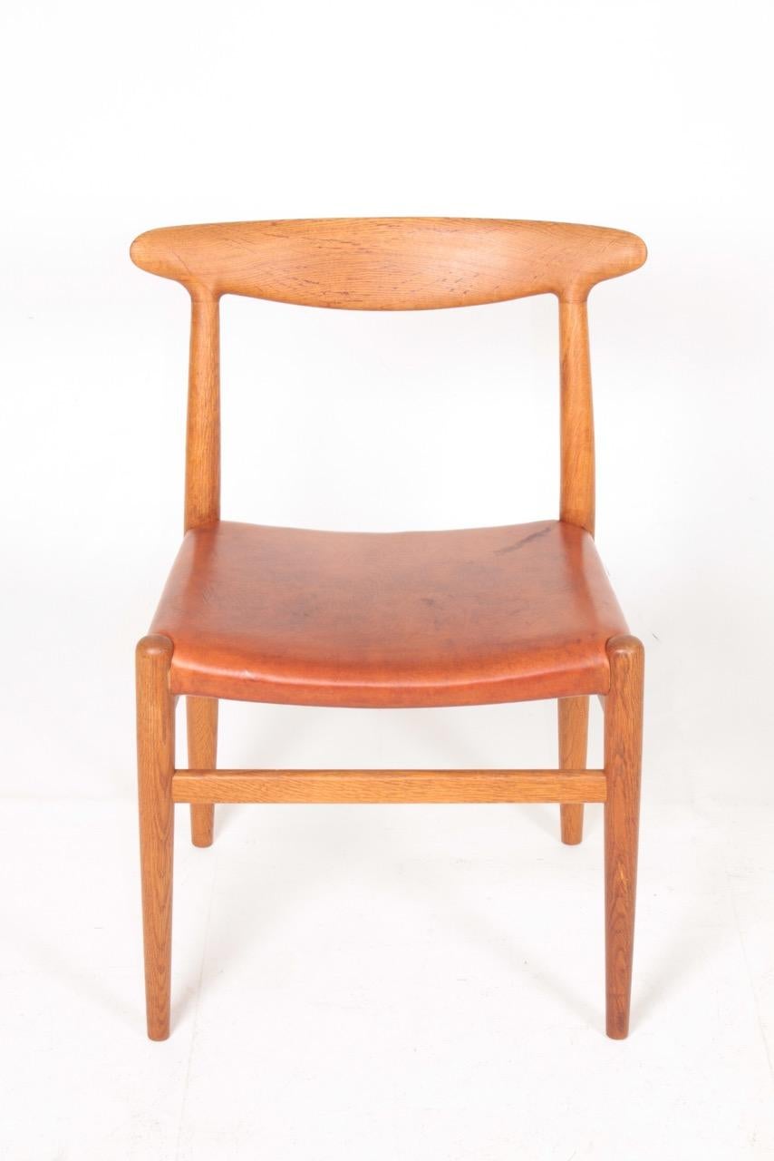 Set of Eight Midcentury Side Chairs in Oak and Patinated Leather by Hans Wegner 2