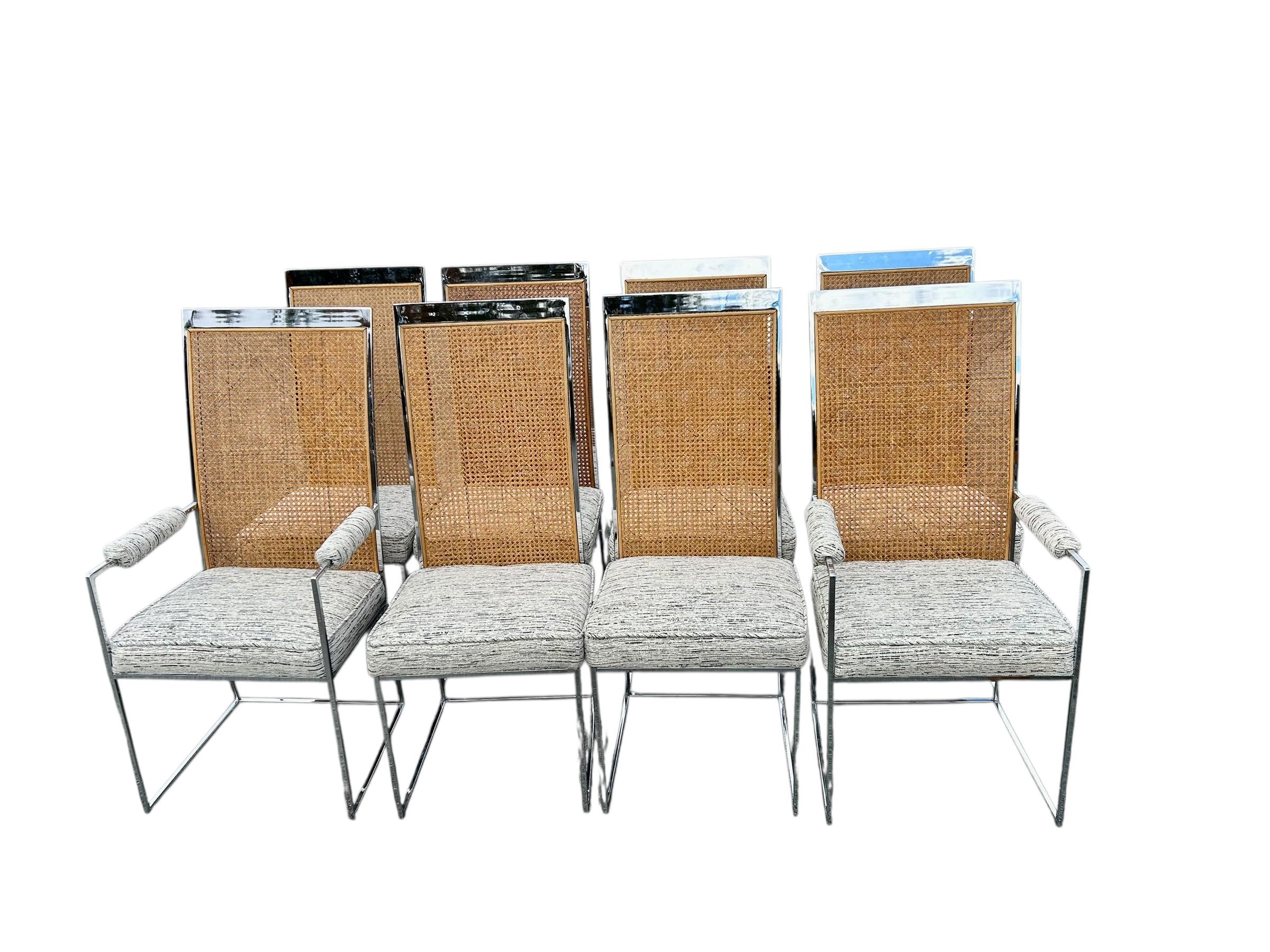 Set di otto sedie da pranzo con schienale alto e molto comode di Milo Baughman per Thayer Coggin. Il set è composto da sei sedie laterali e due poltrone. La canna pressata contro la cornice degli schienali cromati lucidi aggiunge un elemento di