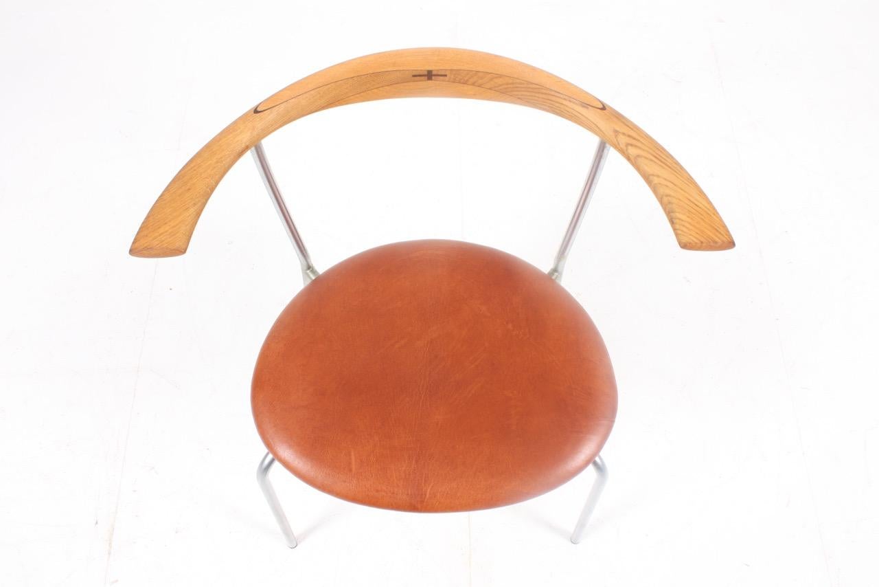 Mid-20th Century Set of Eight Minimal Chairs by Hans Wegner