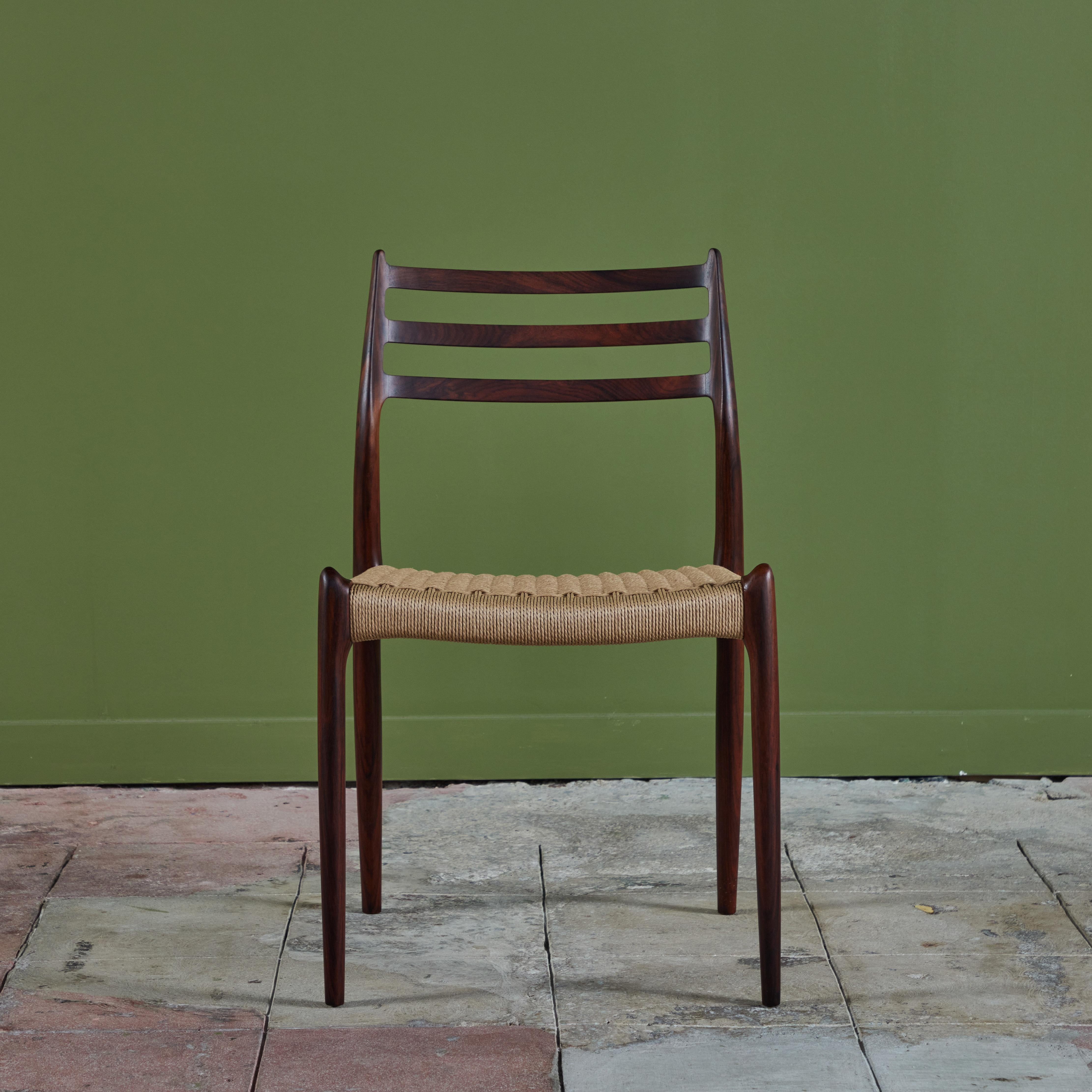 Milieu du XXe siècle Ensemble de huit chaises de salle à manger modèle 78 en palissandre par N.O. Møller en vente