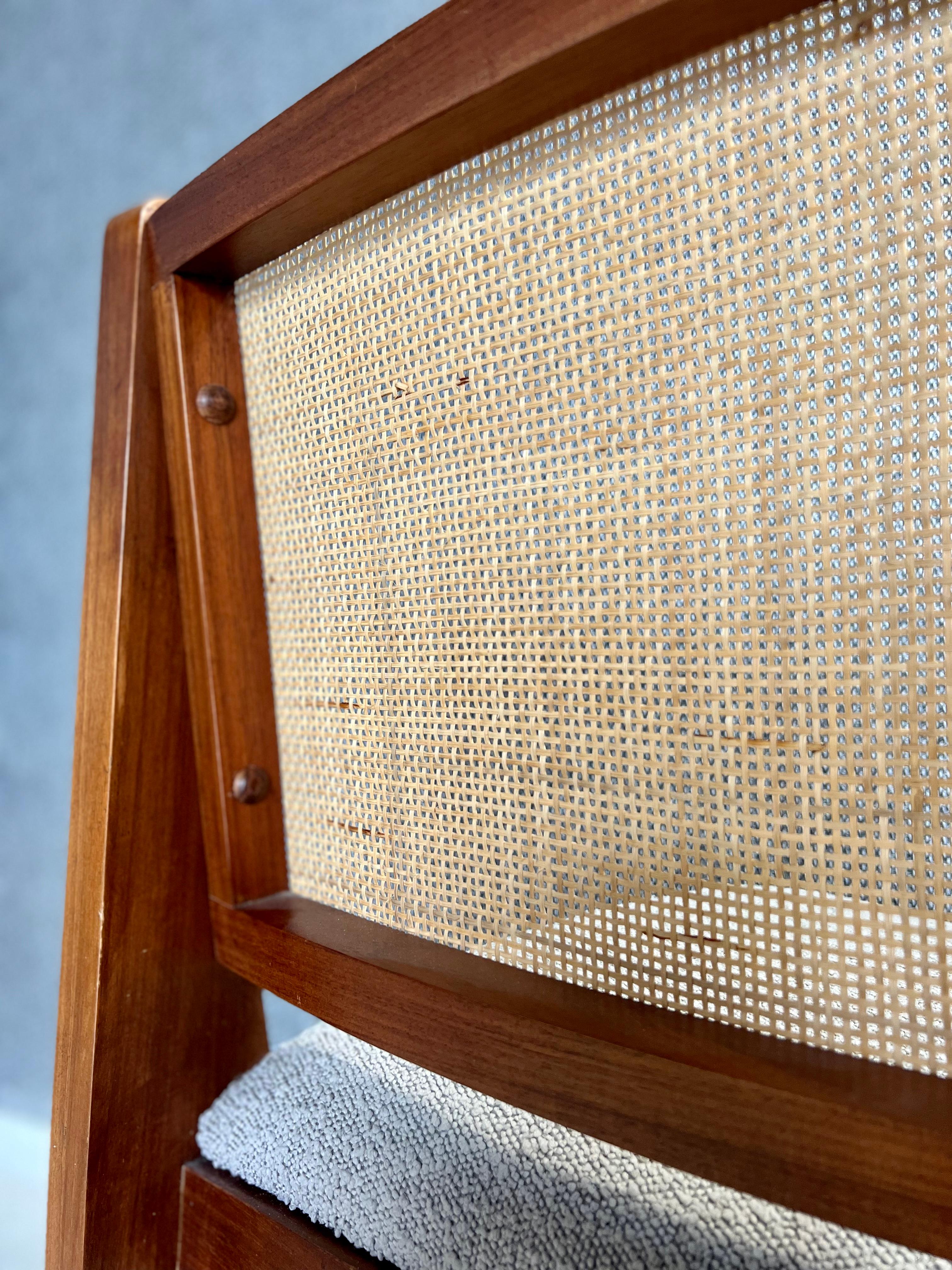 Ensemble de huit chaises de salle à manger The Moderns Cane Back en vente 3
