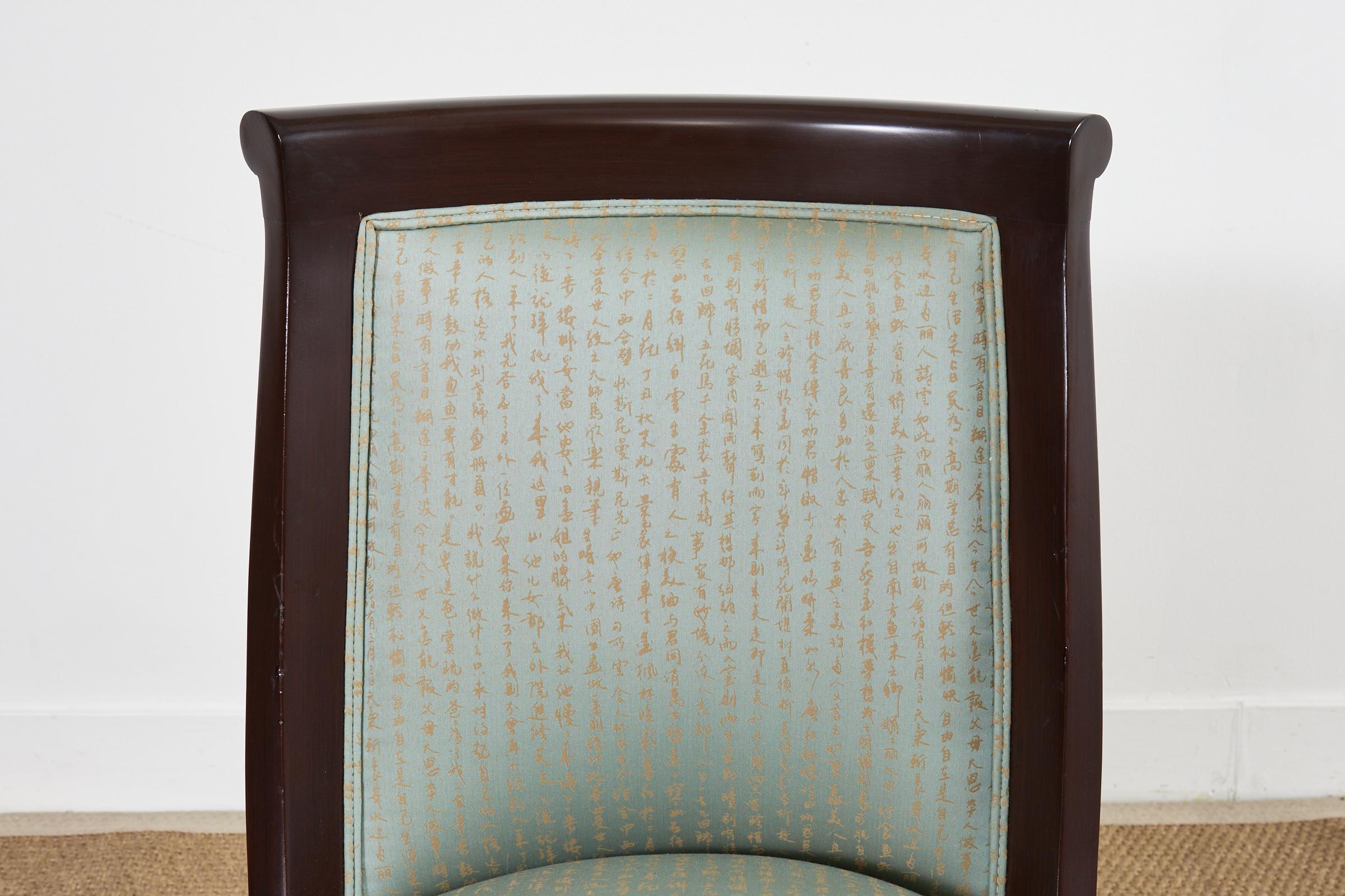 Ensemble de huit chaises de salle à manger en bois dur de style Regency moderne en vente 7