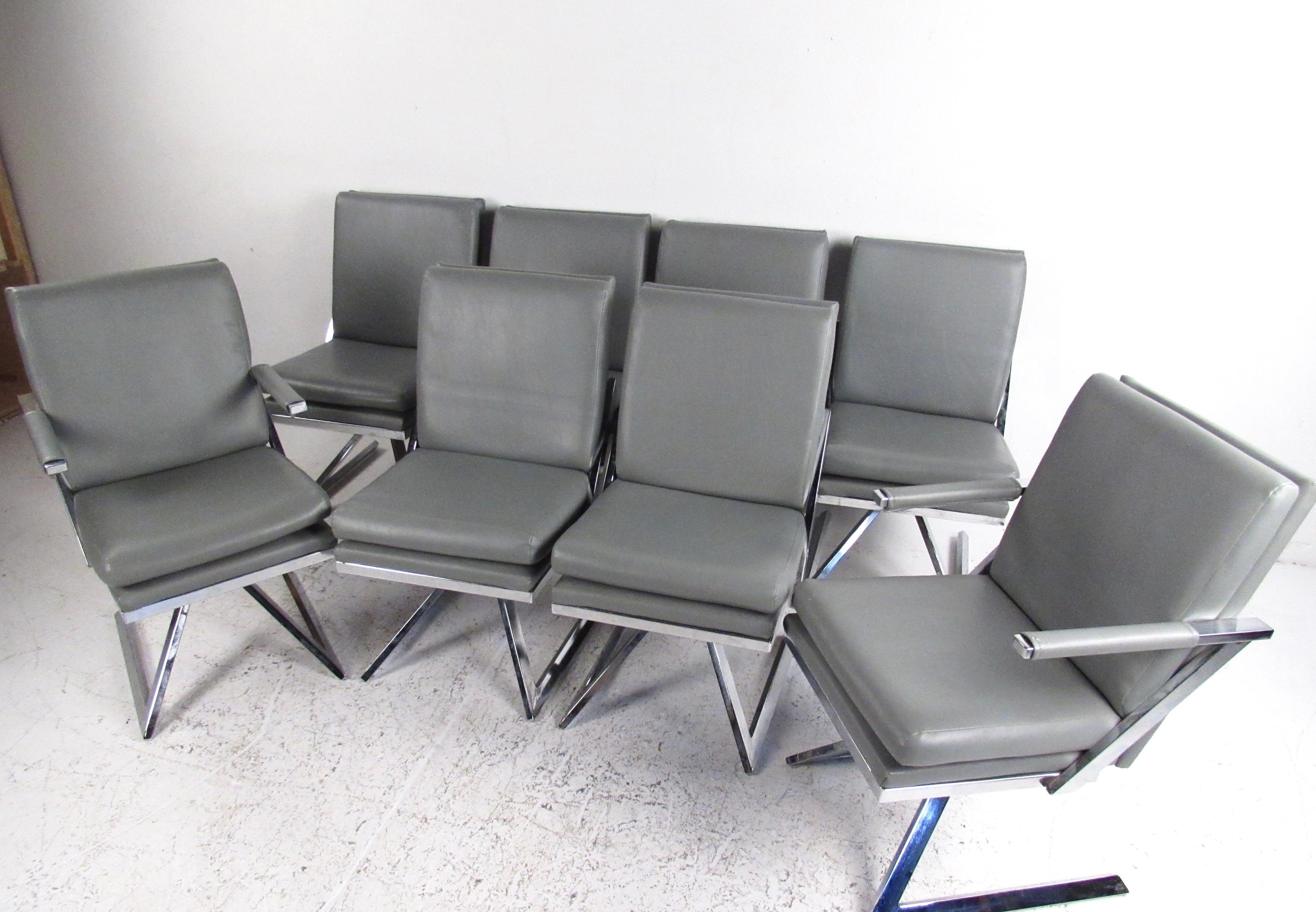 Set of Eight Modern Swivel Dining Chairs In Good Condition In Brooklyn, NY