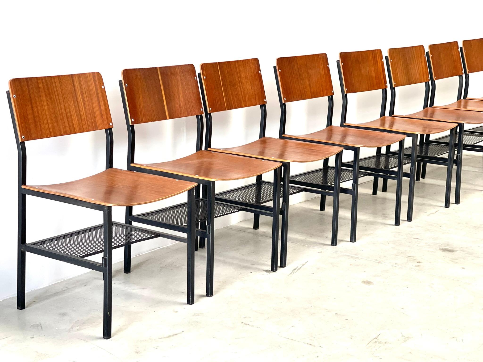 Set of eight modernist dining chairs In Good Condition For Sale In Nijlen, VAN