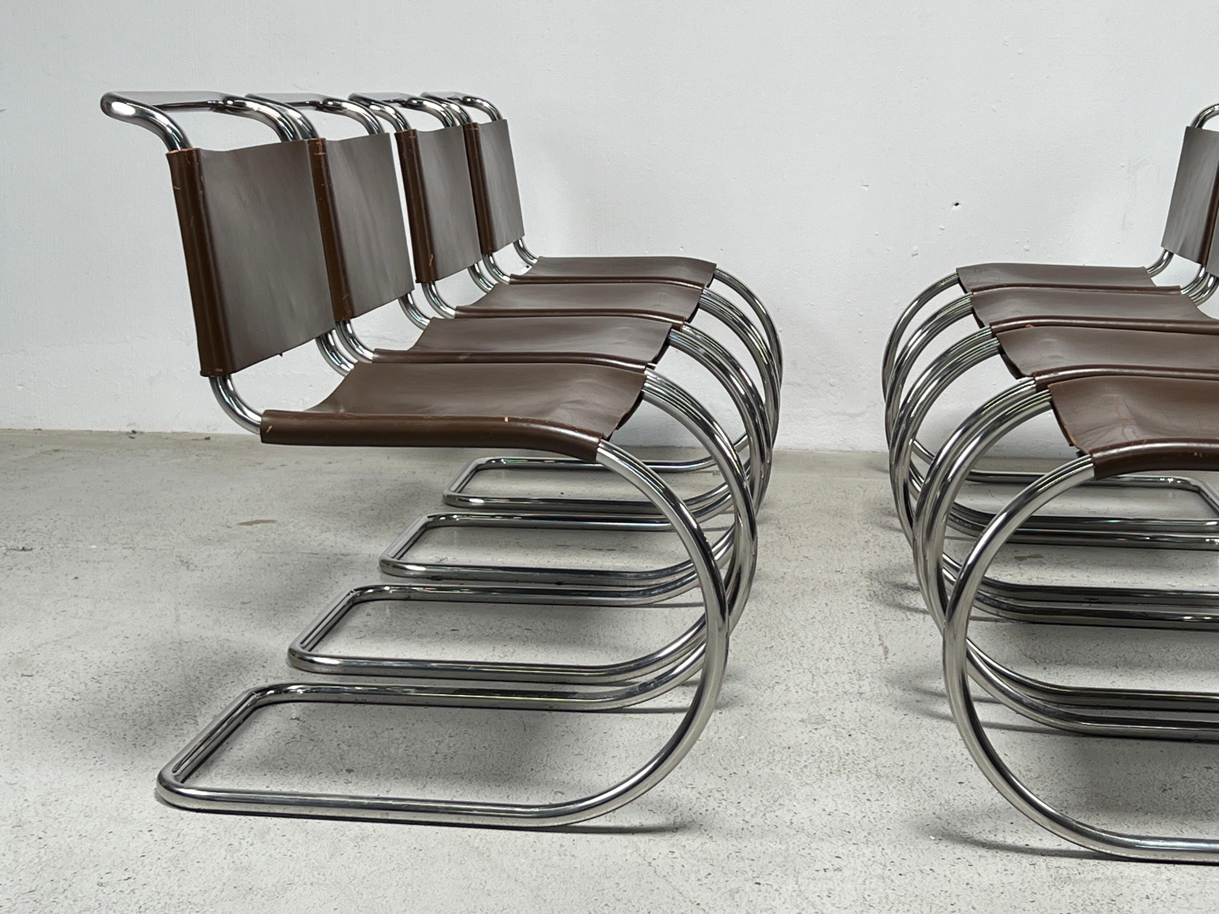 Milieu du XXe siècle Ensemble de huit chaises de salle à manger MR10 de Mies van der Rohe pour knoll  en vente