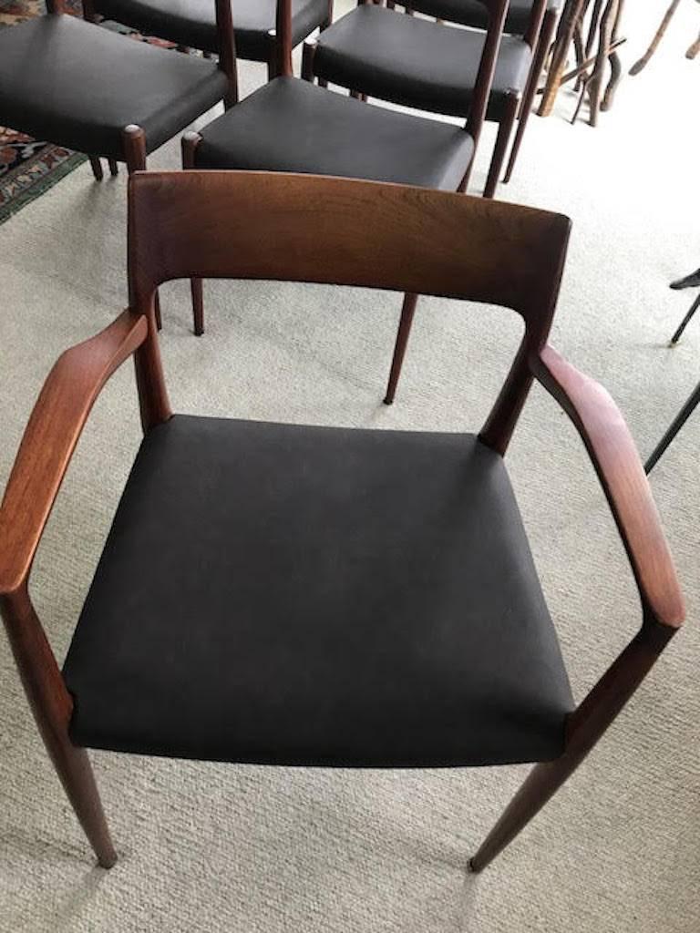 Set of Eight Neils Møller Dining Chairs with Leather Seats In Excellent Condition In Lakeville, CT