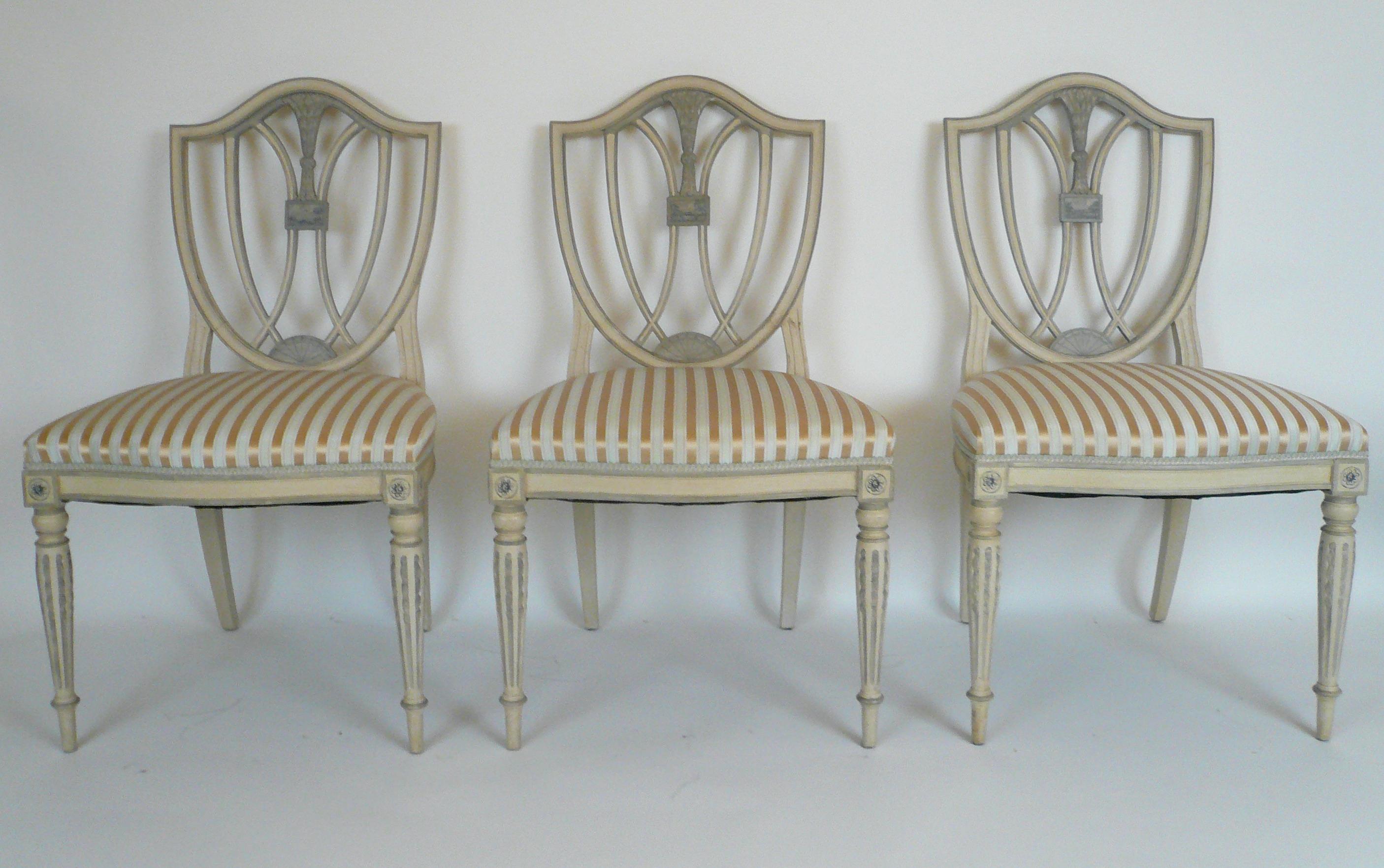 Set of Eight Neo-Classical Painted Hepplewhite Style Dining Chairs In Good Condition In Pittsburgh, PA