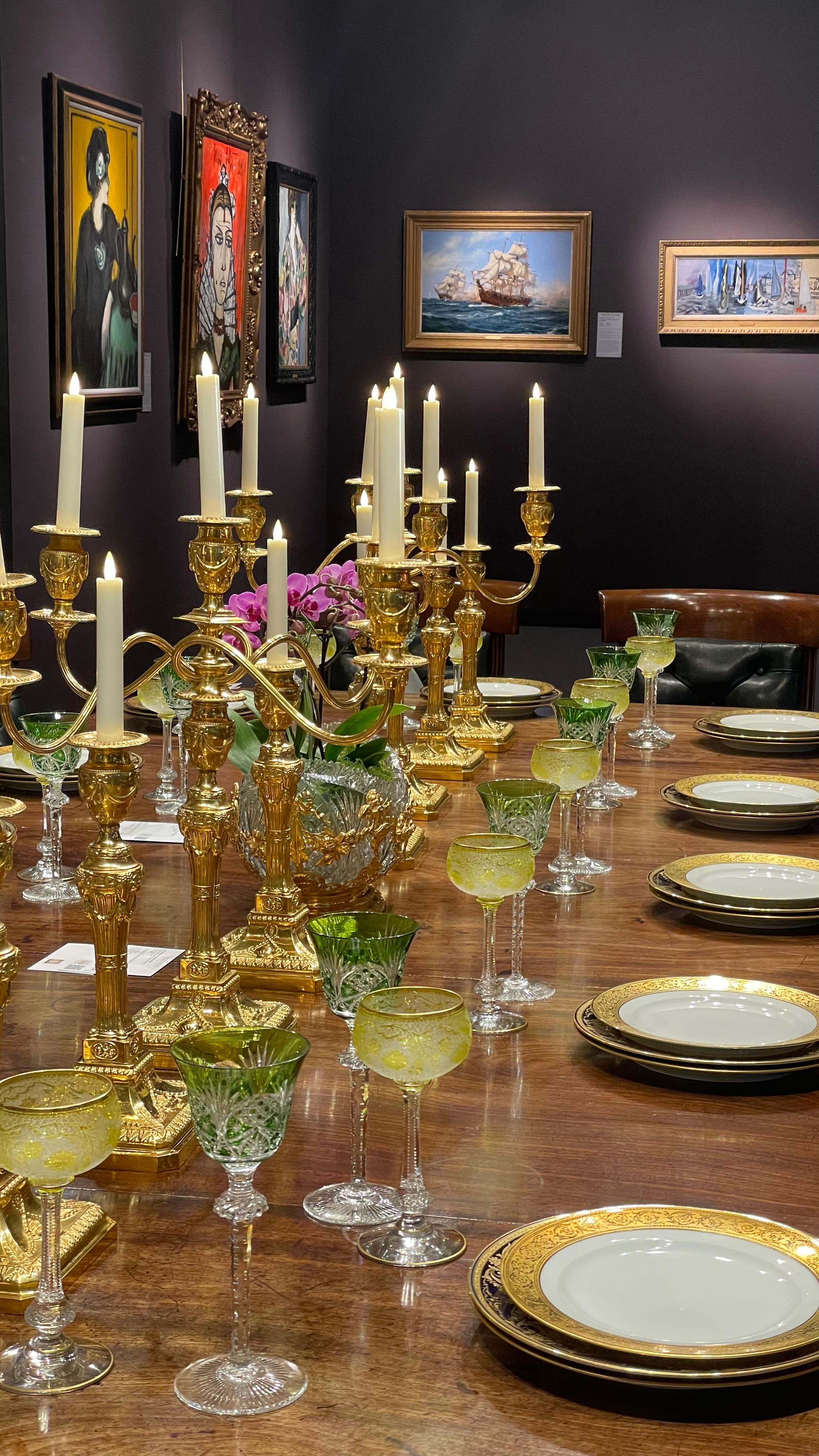 Set di otto candelieri neoclassici in metallo dorato con candelabro, CIRCA 1900 in vendita 5