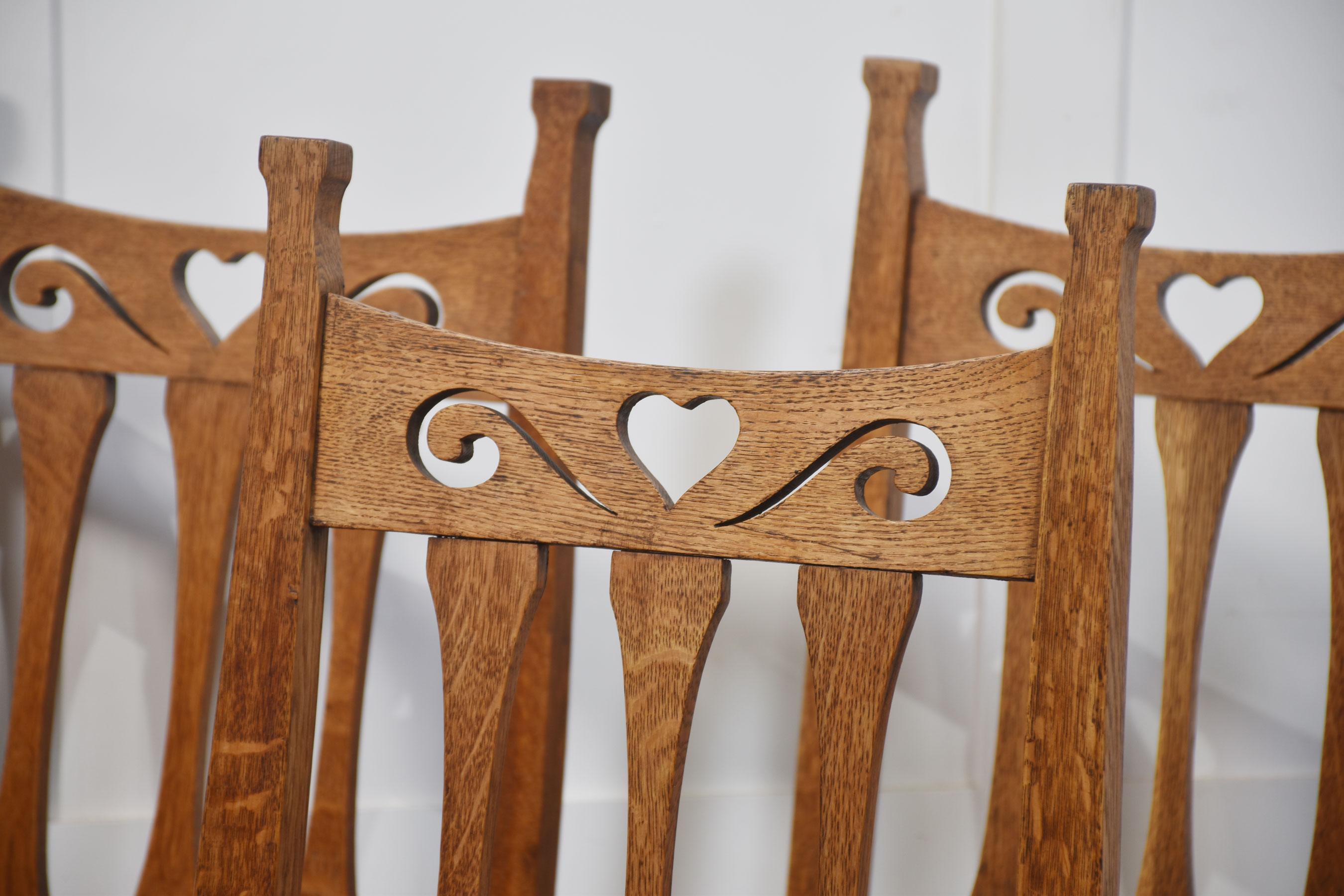 Set of eight oak Arts and Crafts dining chairs im Angebot 4