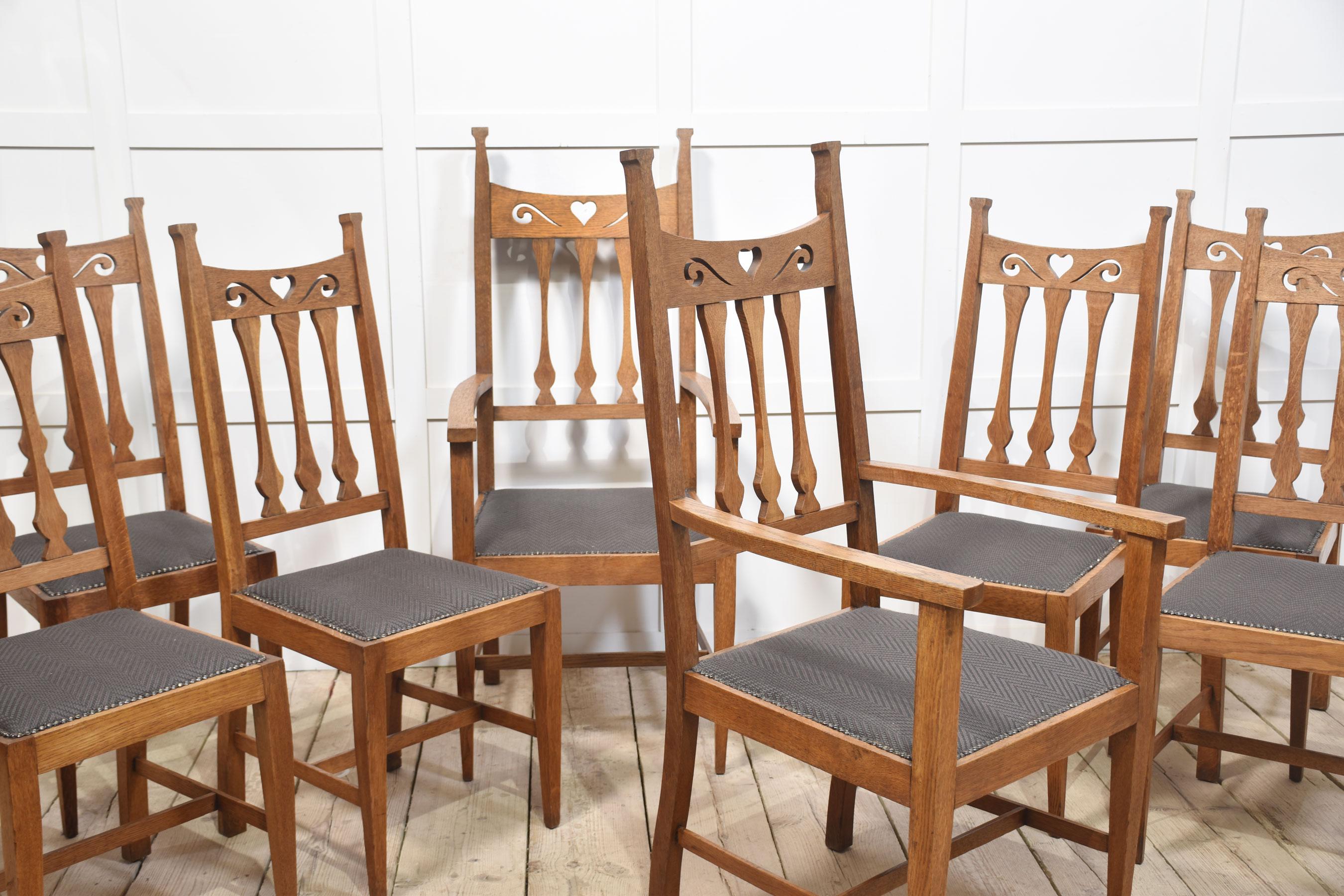 Set of eight oak Arts and Crafts dining chairs im Angebot 1