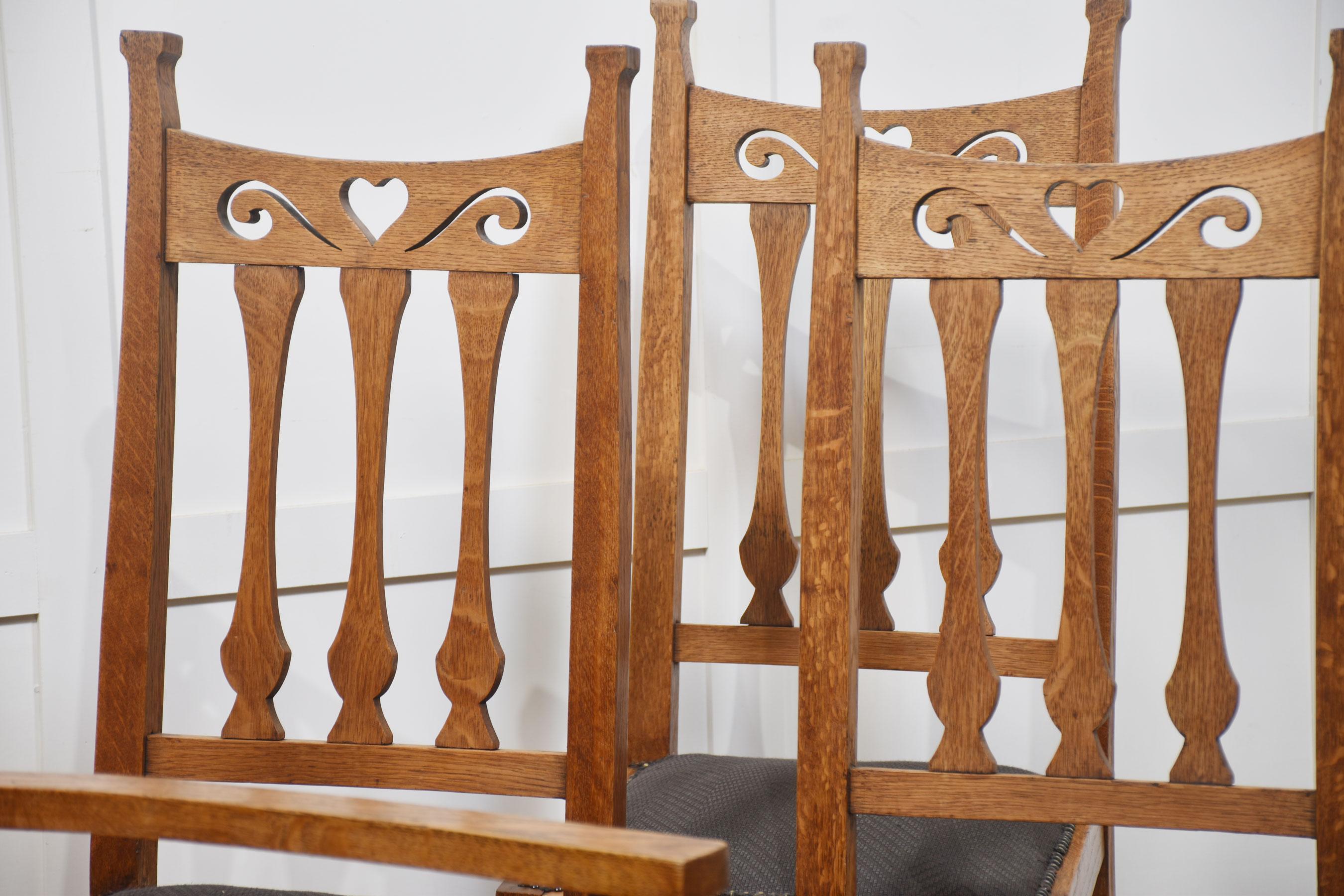 Set of eight oak Arts and Crafts dining chairs im Angebot 2