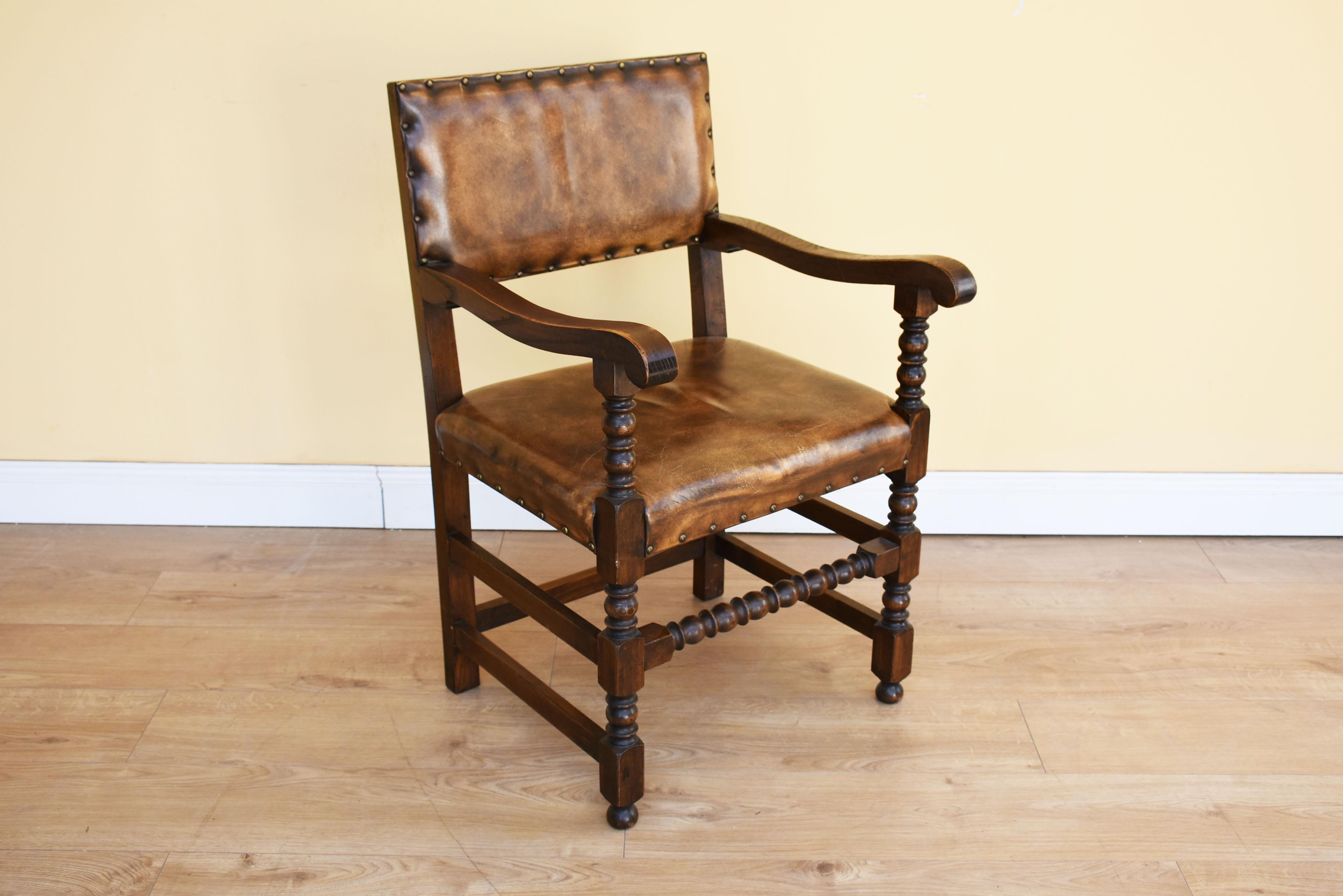20th Century Set of Eight Oak Cromwellian Style Dining Chairs
