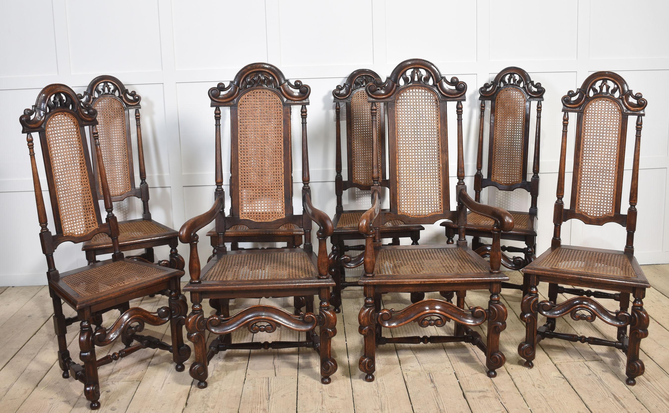 Conjunto de ocho sillas de respaldo alto de roble Británico en venta