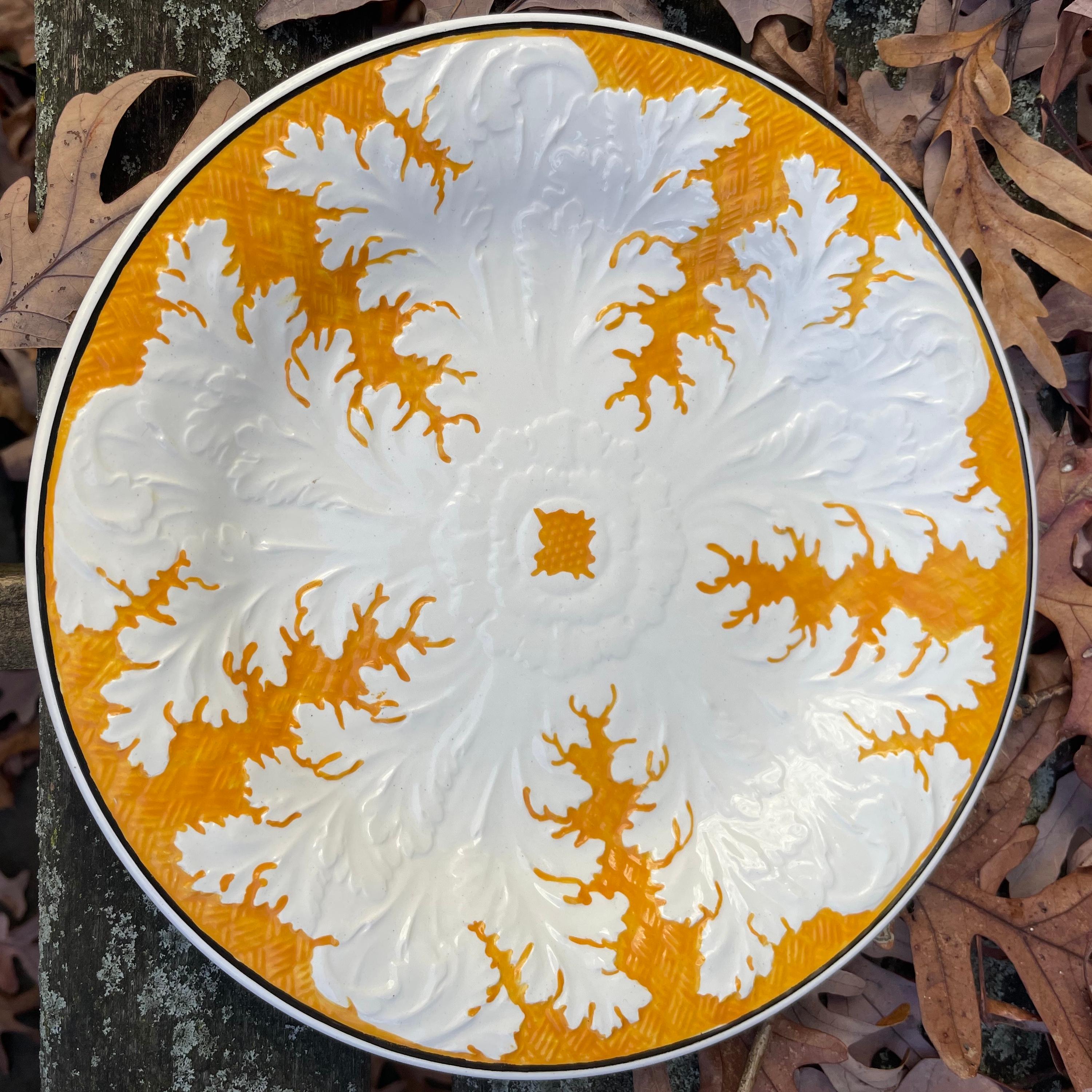 Set of Eight Orange and White Wedgwood Cabbage Plates In Good Condition For Sale In New York, NY
