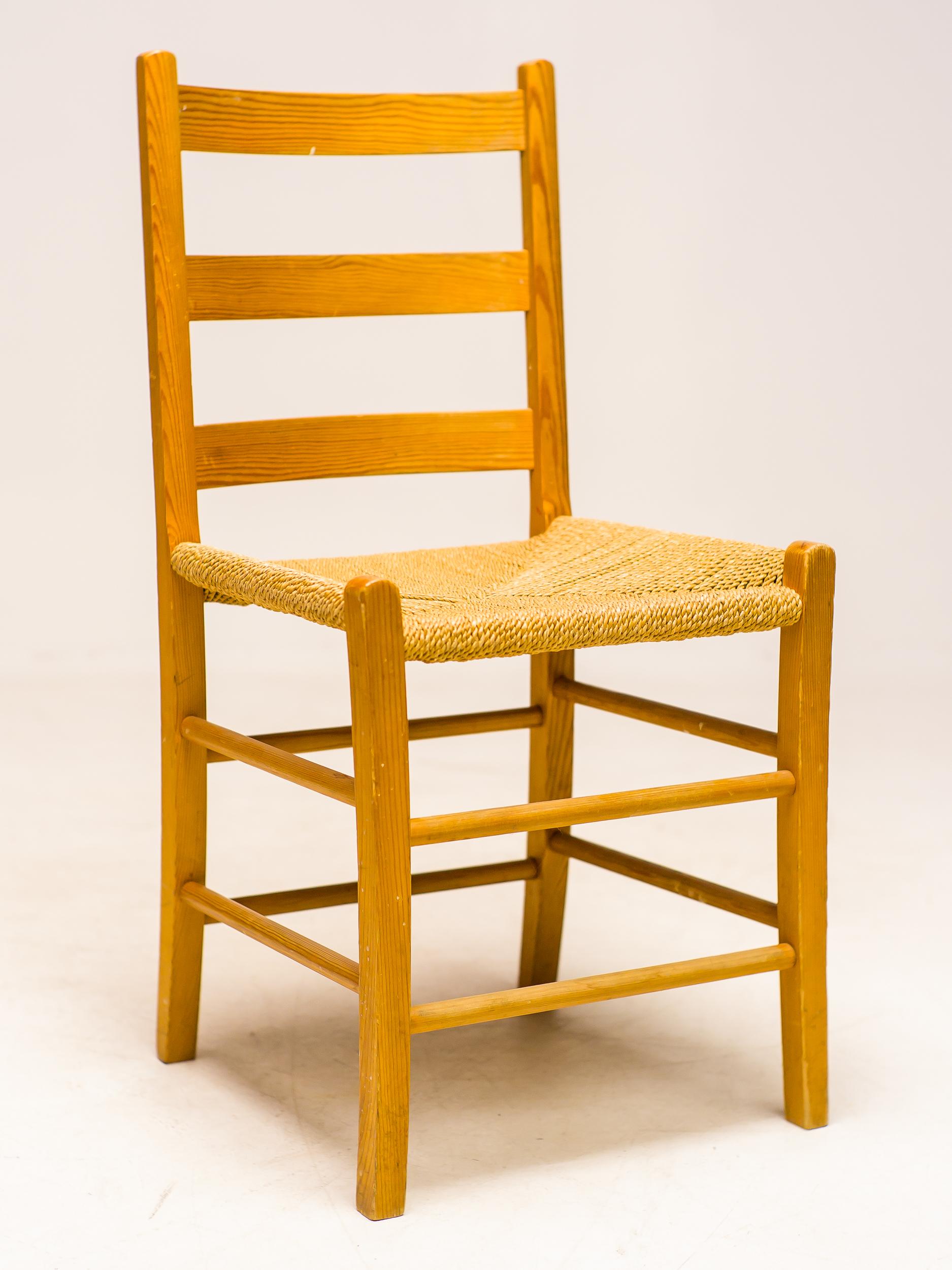 Toller Satz von 8 schwedischen Esszimmerstühlen in Oregon Pine mit gedrehten Seegrassitzen in schönem Vintage-Zustand.

Das moderne Design der Jahrhundertmitte entstand in der Mitte des 20. Jahrhunderts, etwa zwischen den 1930er und 1960er Jahren,