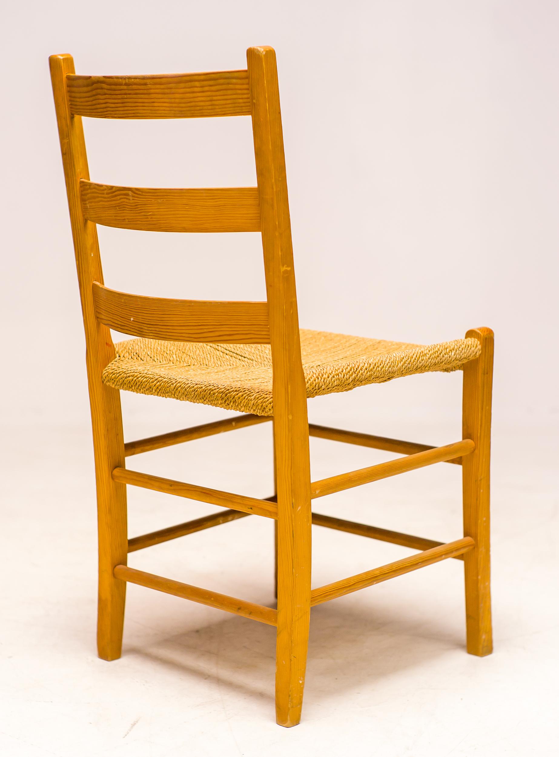 Scandinave moderne Ensemble de huit chaises à échelle en pin de l'Oregon en vente
