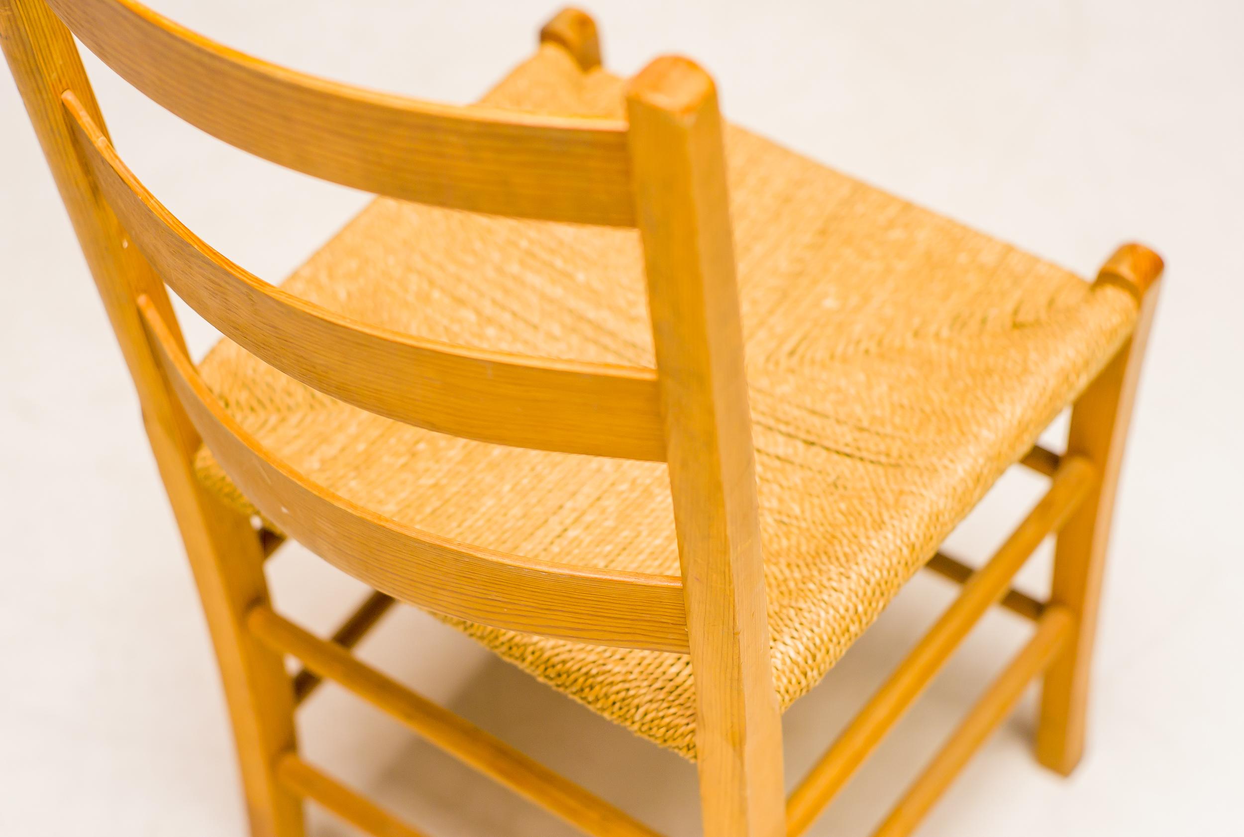20ième siècle Ensemble de huit chaises à échelle en pin de l'Oregon en vente