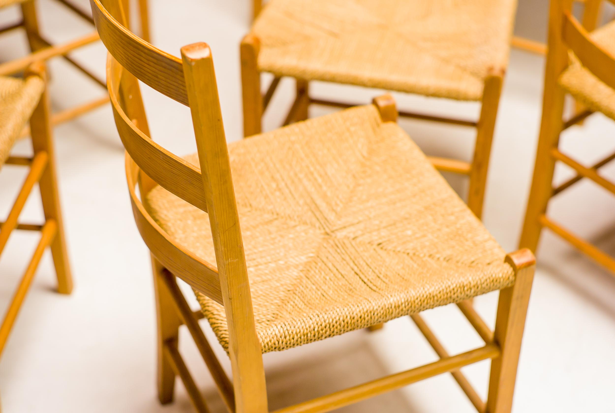 Ensemble de huit chaises à échelle en pin de l'Oregon en vente 1