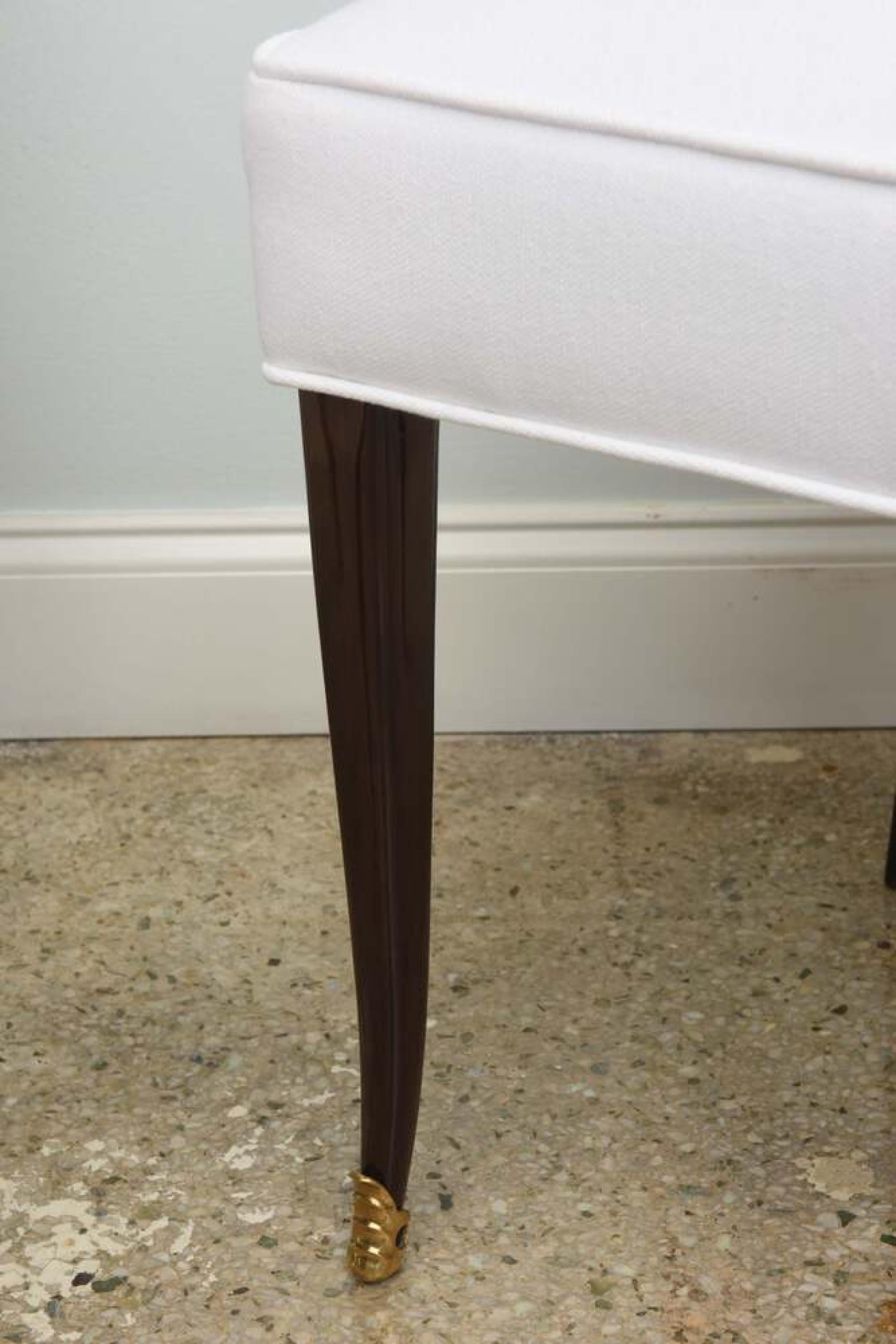 Italiano Set di otto sedie da pranzo moderne Osvaldo Borsani in mogano e ottone in vendita