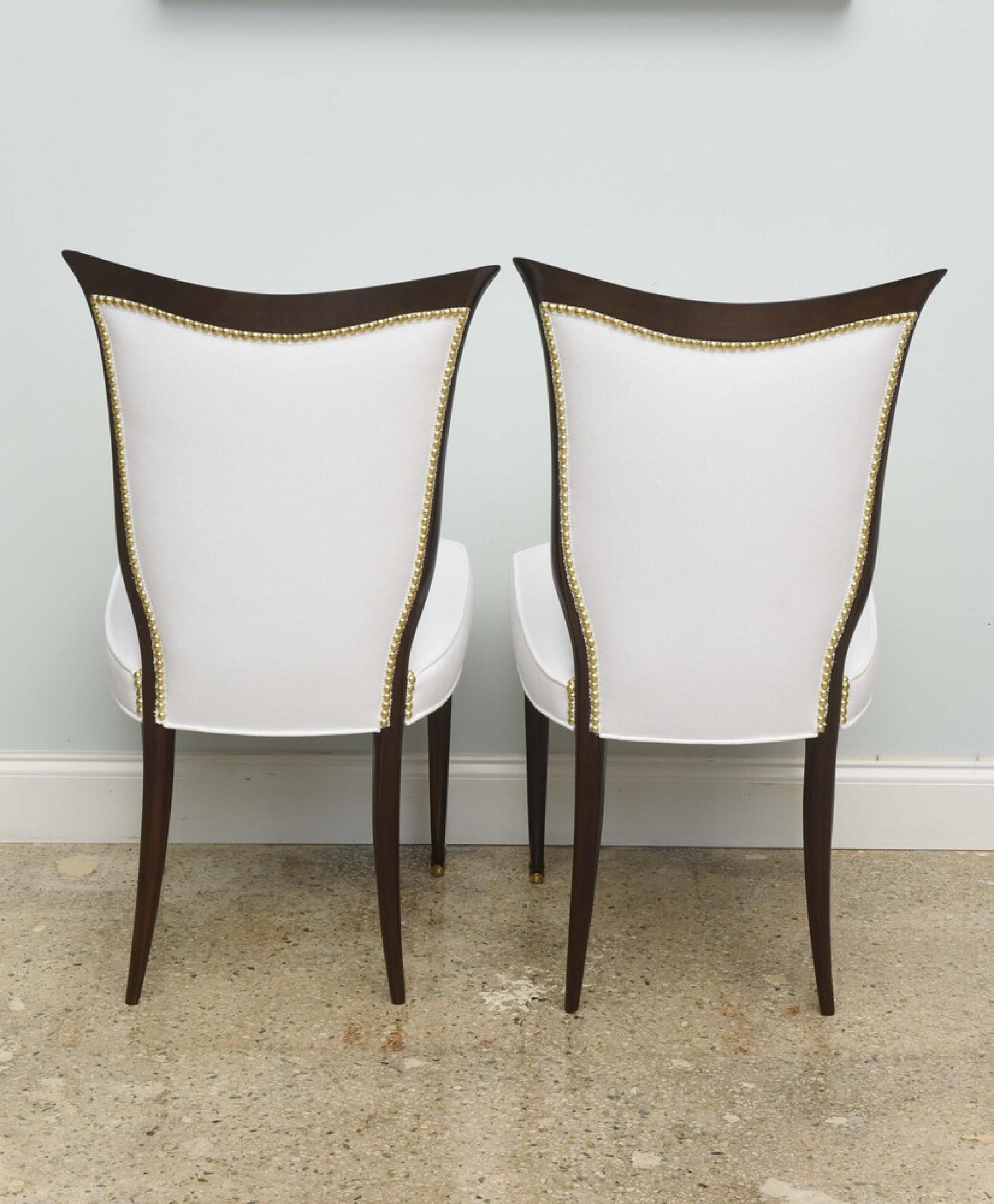 XX secolo Set di otto sedie da pranzo moderne Osvaldo Borsani in mogano e ottone in vendita
