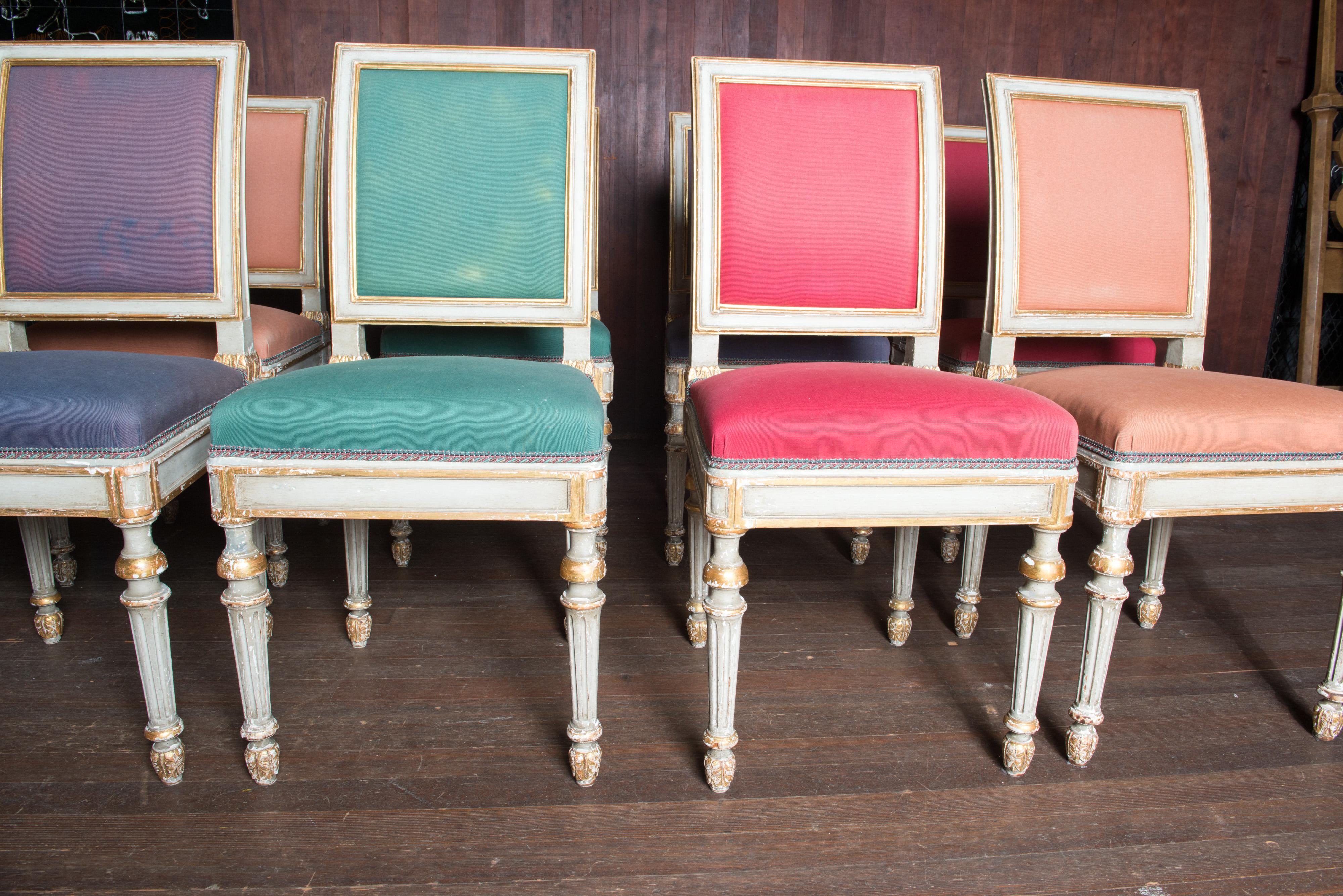 Néo-Renaissance Ensemble de huit chaises de salle à manger italiennes peintes en vente