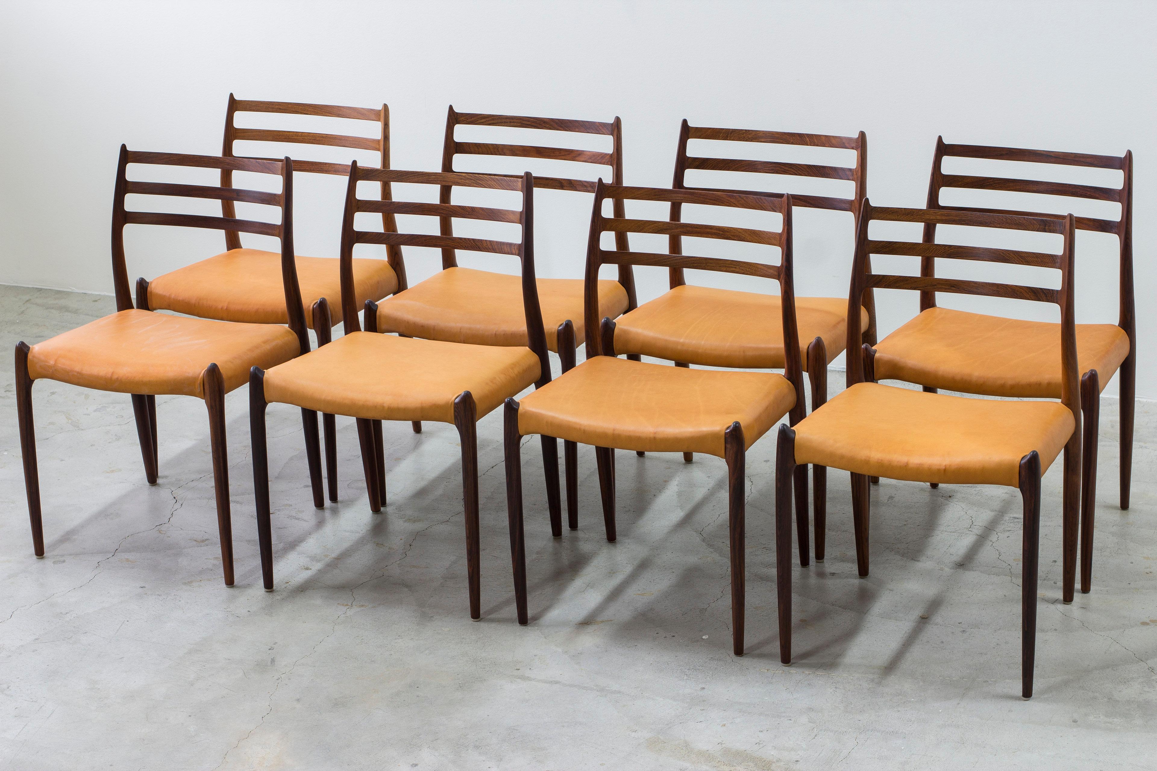 Scandinave moderne Ensemble de huit chaises de salle à manger en palissandre, modèle 78, conçu par Niels O. Møller en vente