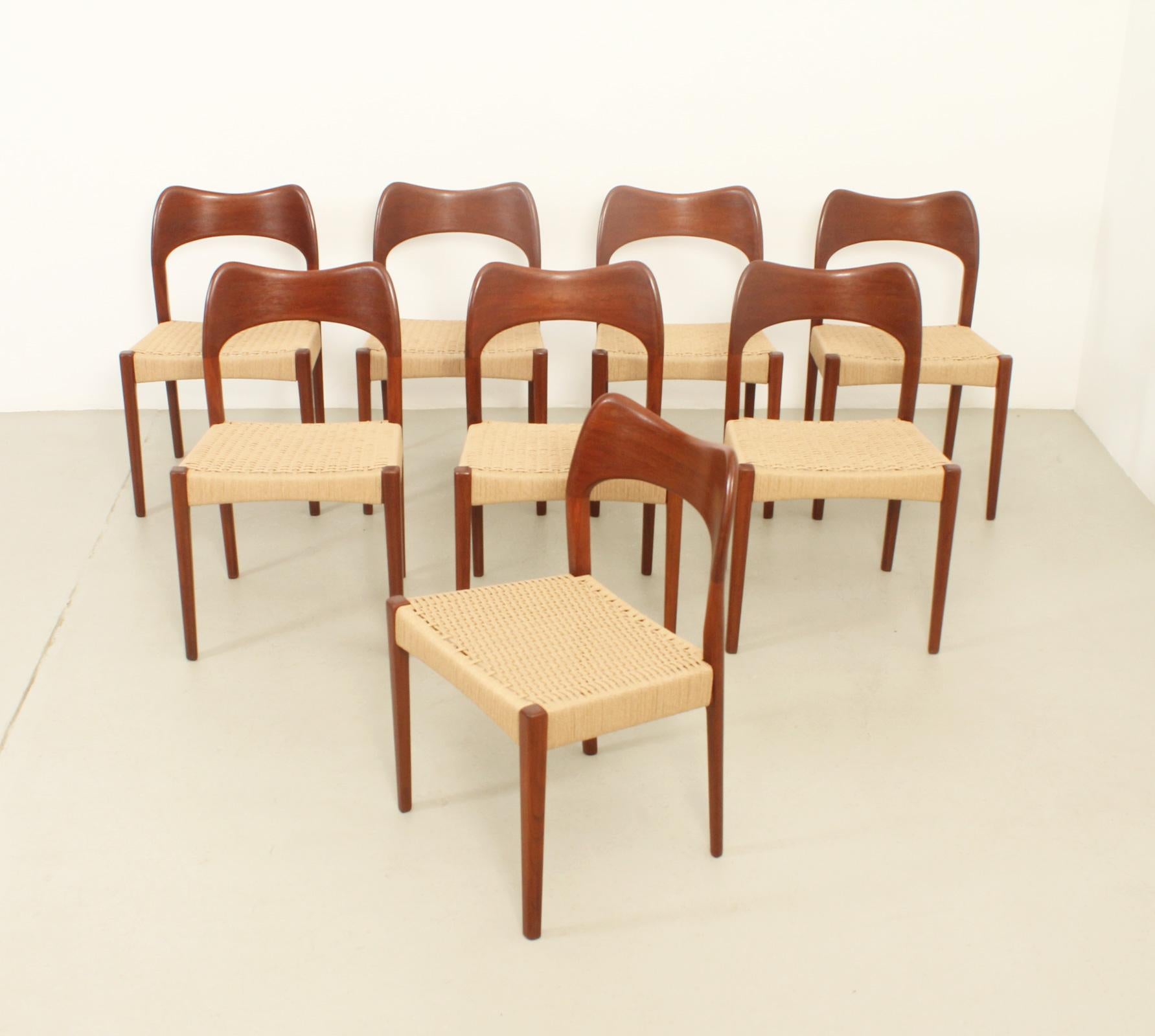 Danese Set di otto sedie da pranzo Papercord di Arne Hovmand-Olsen, Danimarca, anni '60 in vendita