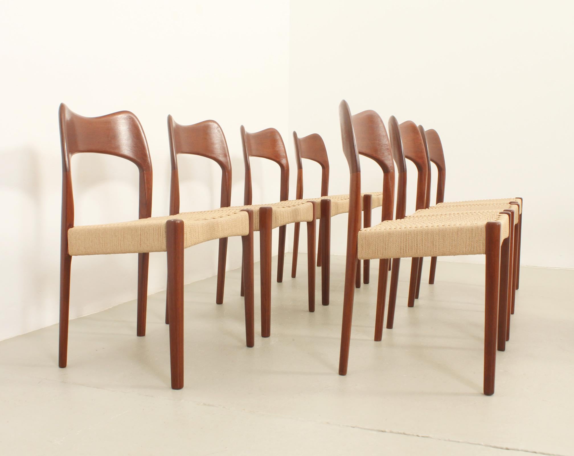 Set di otto sedie da pranzo Papercord di Arne Hovmand-Olsen, Danimarca, anni '60 in vendita 1
