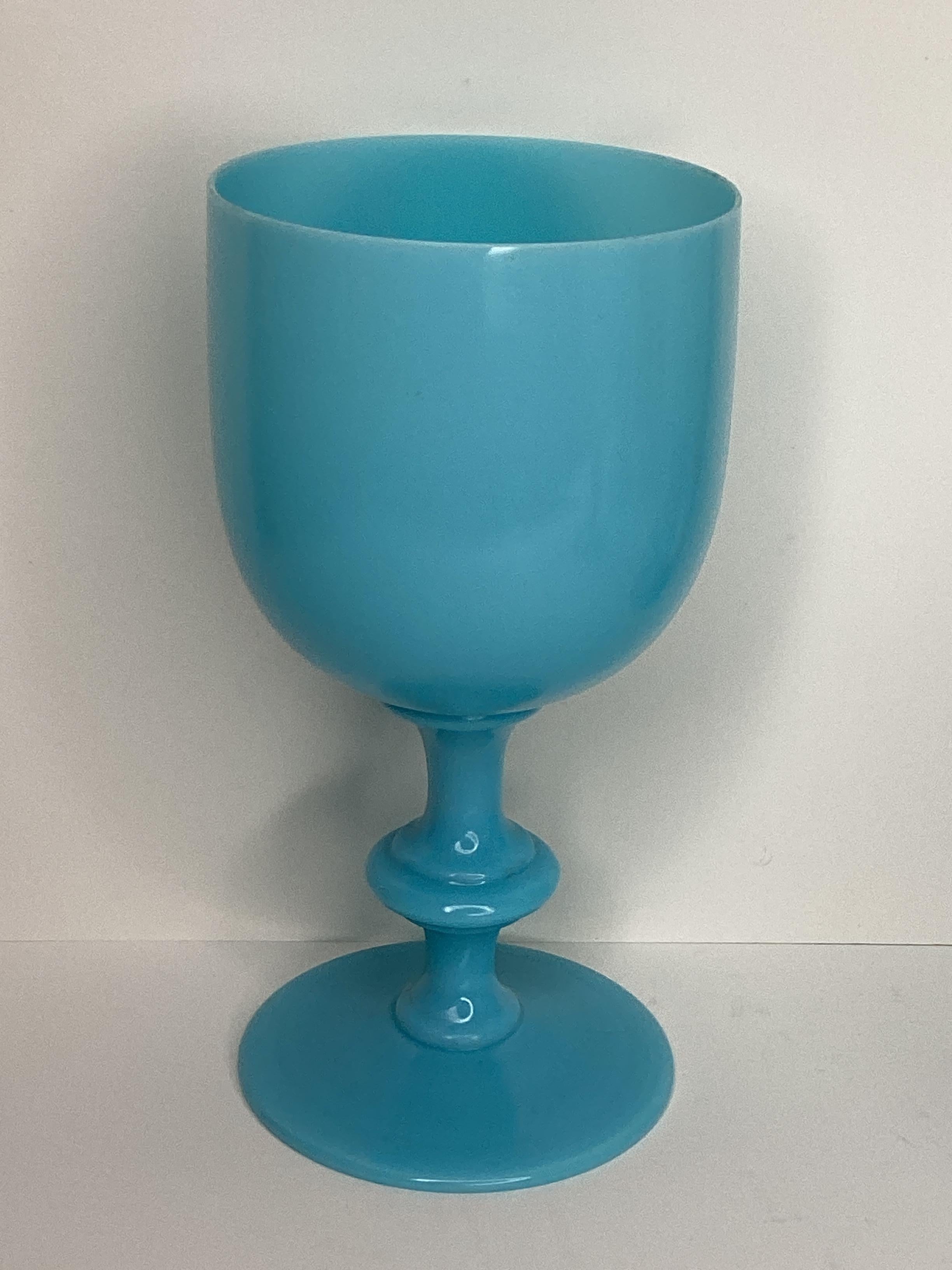 Set von acht Portieux Vallerysthal-Wein- oder Wasserkelchen aus türkisblauem Opal in Türkis (Französisch) im Angebot