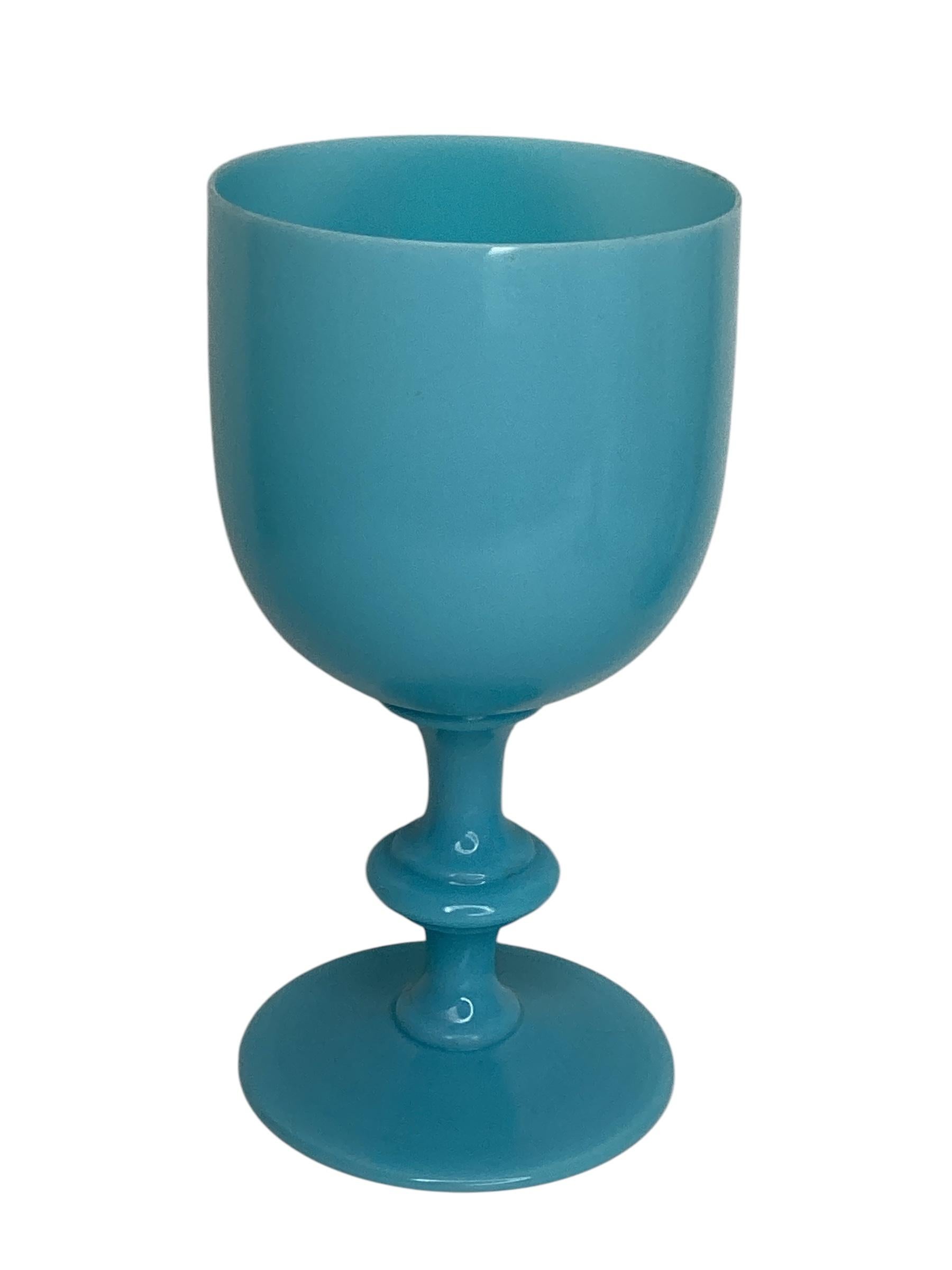 Set von acht Portieux Vallerysthal-Wein- oder Wasserkelchen aus türkisblauem Opal in Türkis im Zustand „Gut“ im Angebot in Chapel Hill, NC